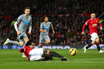 MANCHESTER, ENGLAND - DECEMBER 26:  Radamel Falcao of Manchester United crosses for Wayne Rooney to score the first goal during the Barclays Premier League match between Manchester United and Newcastle United at Old Trafford on December 26, 2014 in Manche