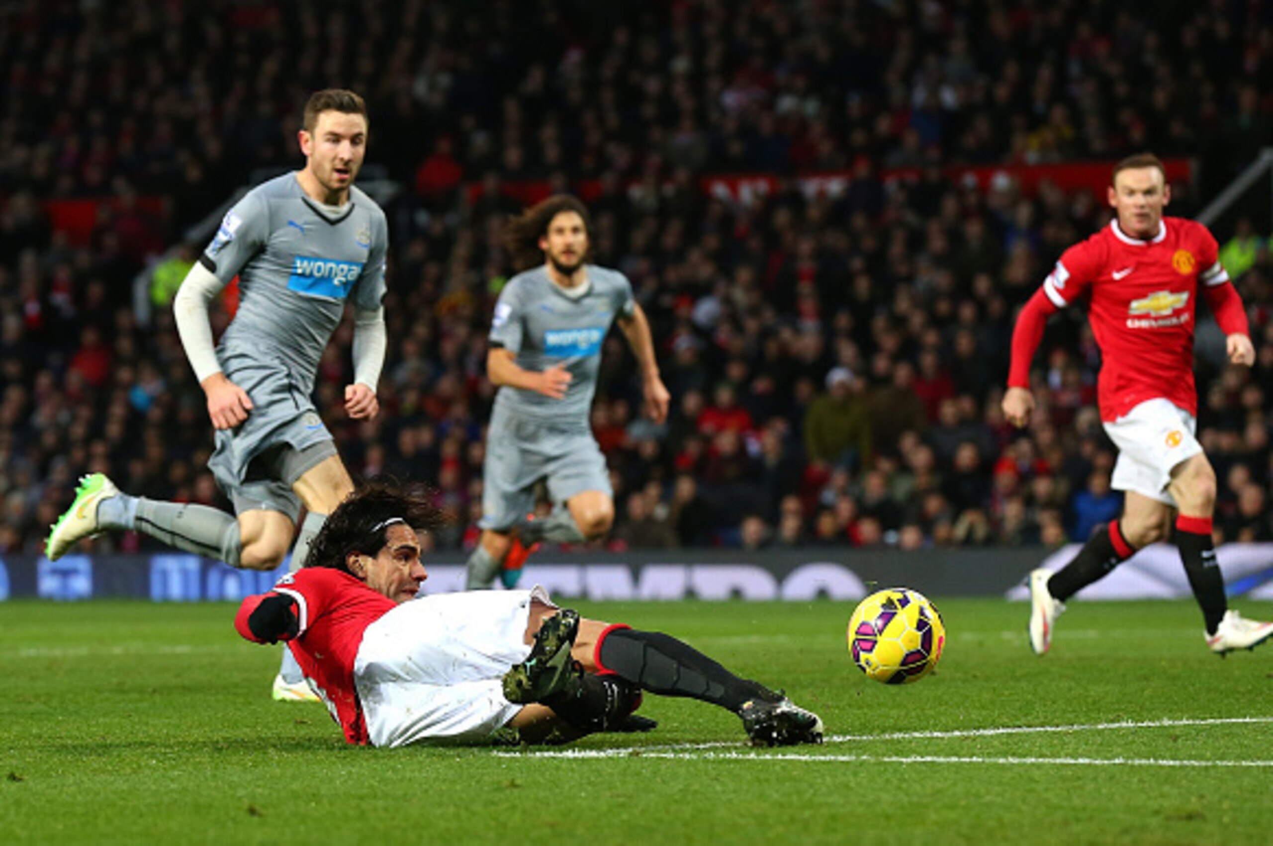 MANCHESTER, ENGLAND - DECEMBER 26:  Radamel Falcao of Manchester United crosses for Wayne Rooney to score the first goal during the Barclays Premier League match between Manchester United and Newcastle United at Old Trafford on December 26, 2014 in Manche