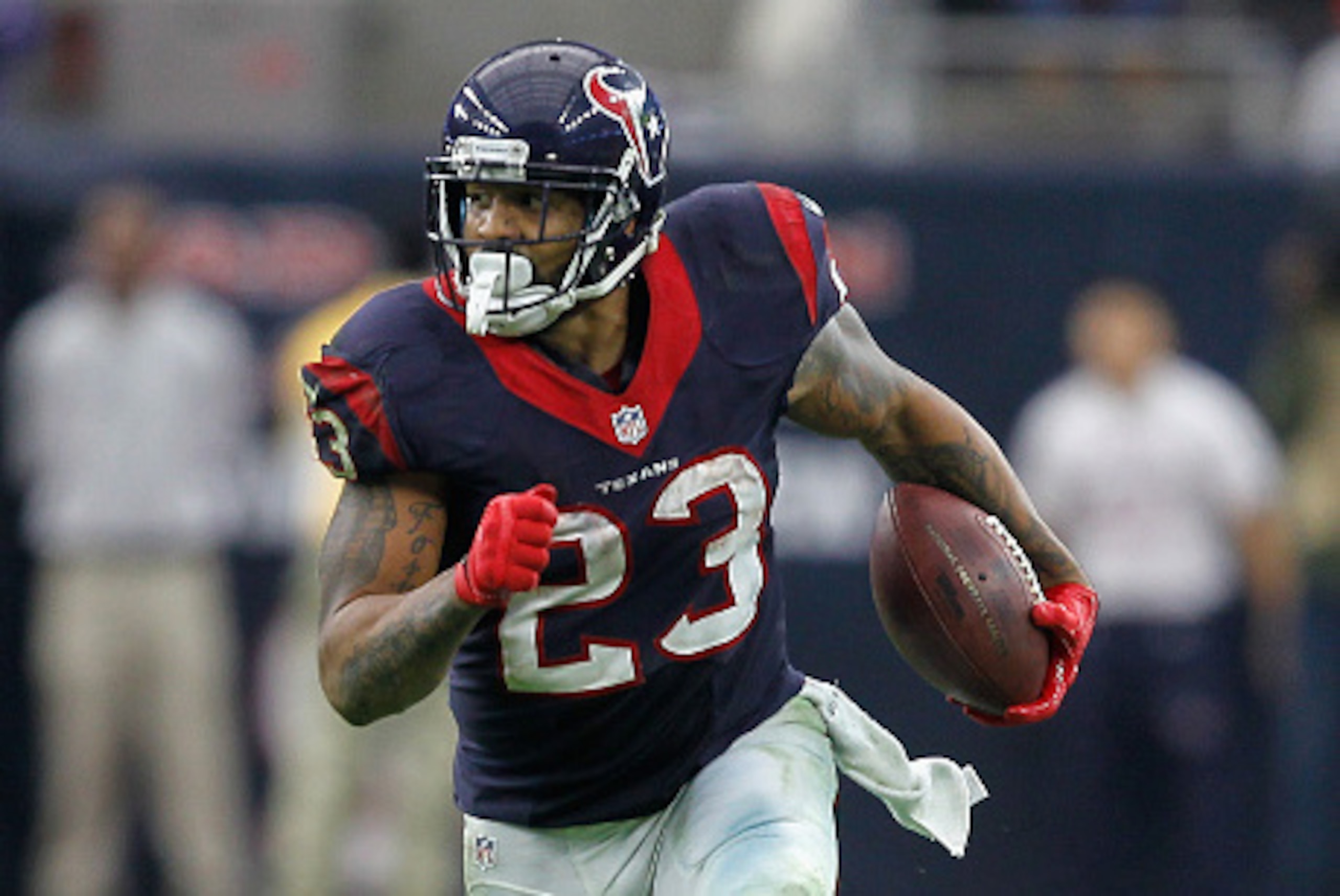 HOUSTON, TX - DECEMBER 21:  Arian Foster #23 of the Houston Texans rushes in the fourth quarter against the Baltimore Ravens at NRG Stadium on December 21, 2014 in Houston, Texas.  (Photo by Bob Levey/Getty Images)
