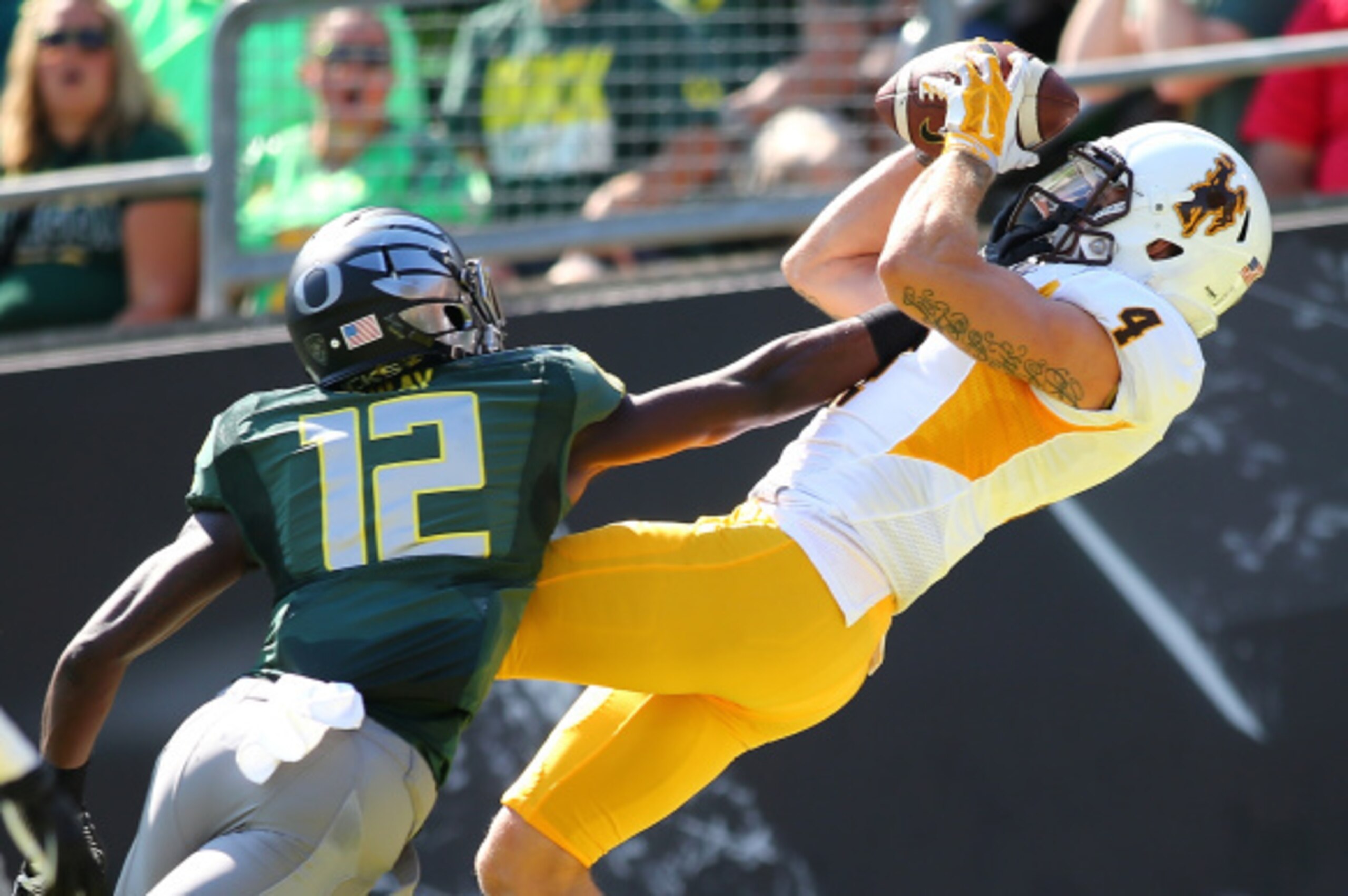 EUGENE, OR - SEPTEMBER 13:  Tanner Gentry #4 of the Wyoming Cowboys catches a touchdown pass against Chris Seisay #12 of the Oregon Ducks at Autzen Stadium on September 13, 2014 in Eugene, Oregon.  (Photo by Jonathan Ferrey/Getty Images)