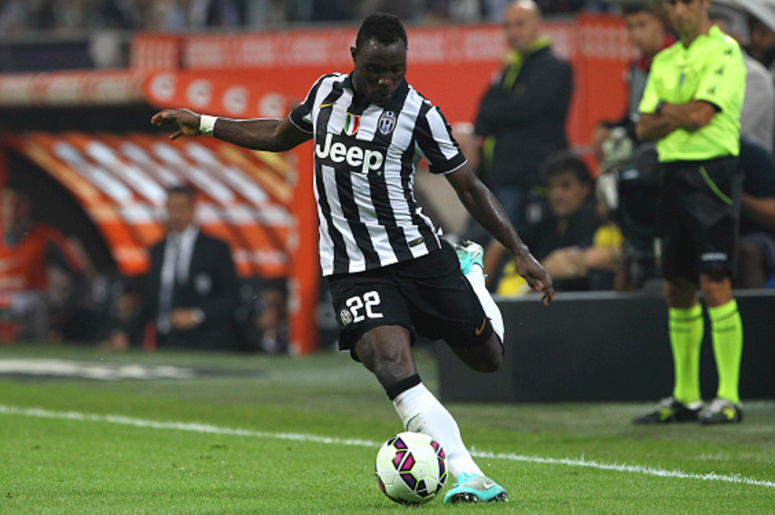 MILAN, ITALY - SEPTEMBER 20:  Kwadwo Asamoah of Juventus FC in action during the Serie A match between AC Milan and Juventus FC at Stadio Giuseppe Meazza on September 20, 2014 in Milan, Italy.  (Photo by Marco Luzzani/Getty Images)