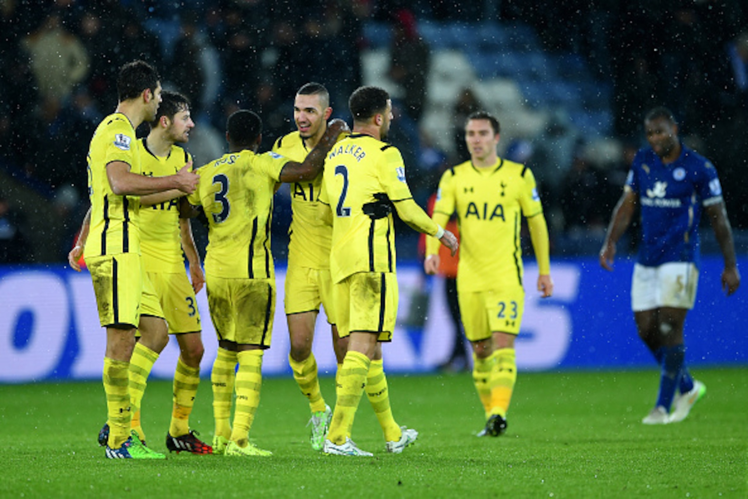 LEICESTER, ENGLAND - DECEMBER 26:  Spurs players celebrate after the Barclays Premier League match between Leicester City and Tottenham Hotspur at The King Power Stadium on December 26, 2014 in Leicester, England.  (Photo by Michael Regan/Getty Images)