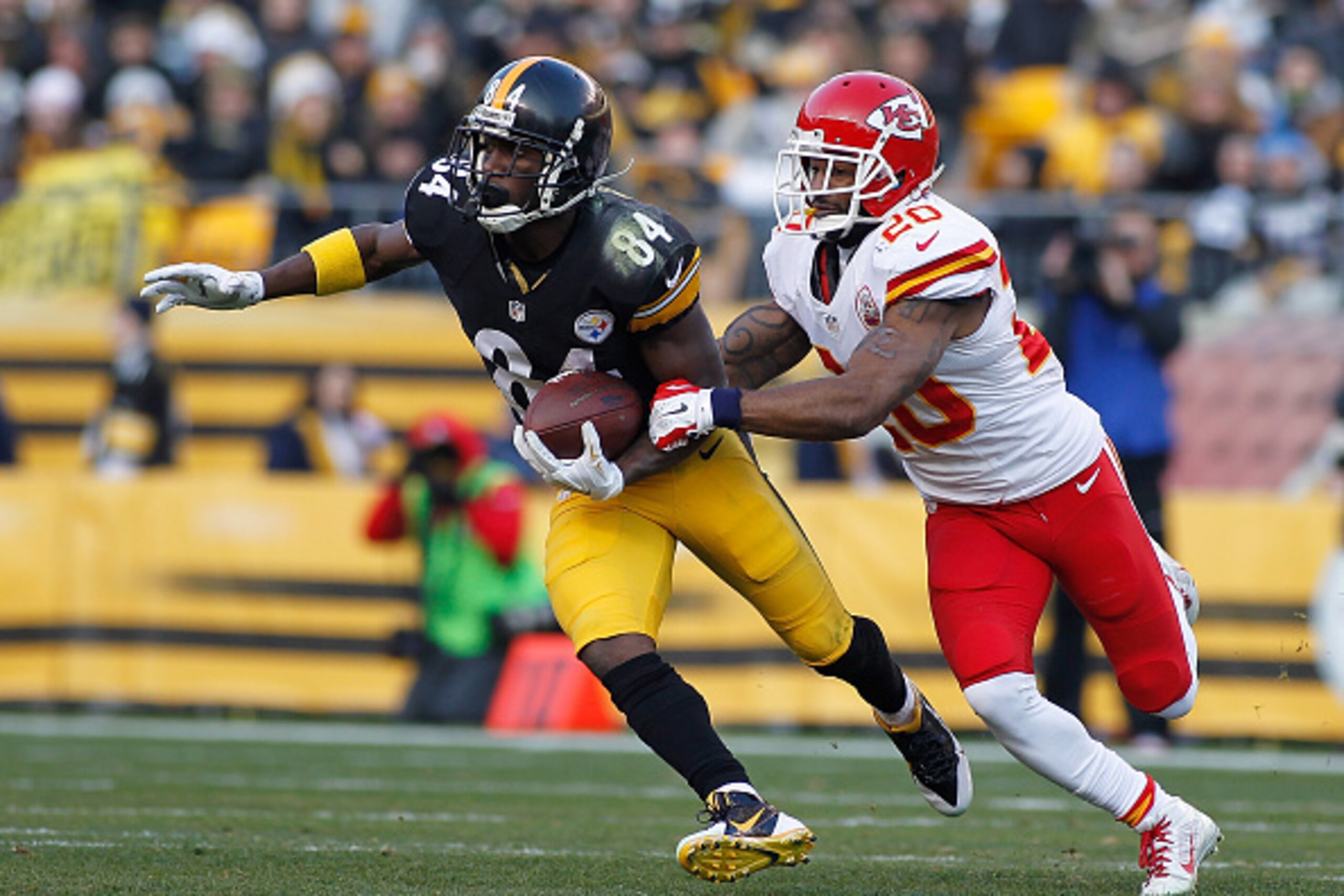 PITTSBURGH, PA - DECEMBER 21: Antonio Brown #84 of the Pittsburgh Steelers carries the ball in front of Chris Owens #20 of the Kansas City Chiefs during the fourth quarter at Heinz Field on December 21, 2014 in Pittsburgh, Pennsylvania. (Photo by Justin PITTSBURGH, PA - DECEMBER 21: Antonio Brown #84 of the Pittsburgh Steelers carries the ball in front of Chris Owens #20 of the Kansas City Chiefs during the fourth quarter at Heinz Field on December 21, 2014 in Pittsburgh, Pennsylvania. (Photo by Justin