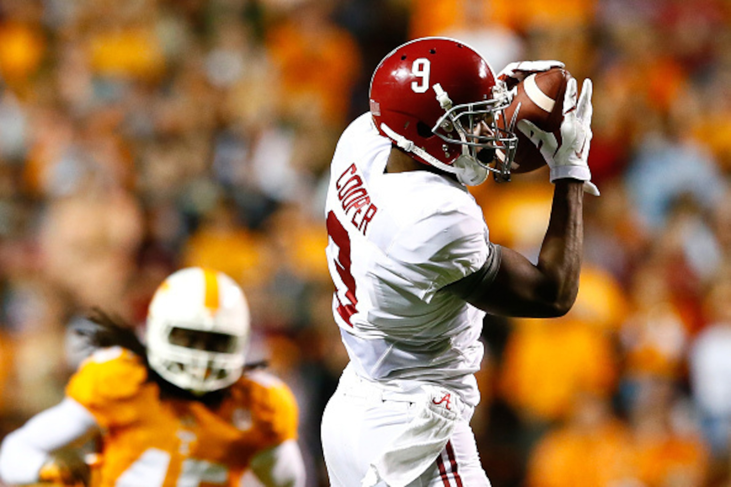 KNOXVILLE, TN - OCTOBER 25:  Amari Cooper #9 of the Alabama Crimson Tide pulls in this reception against the Tennessee Volunteers at Neyland Stadium on October 25, 2014 in Knoxville, Tennessee.  (Photo by Kevin C. Cox/Getty Images)