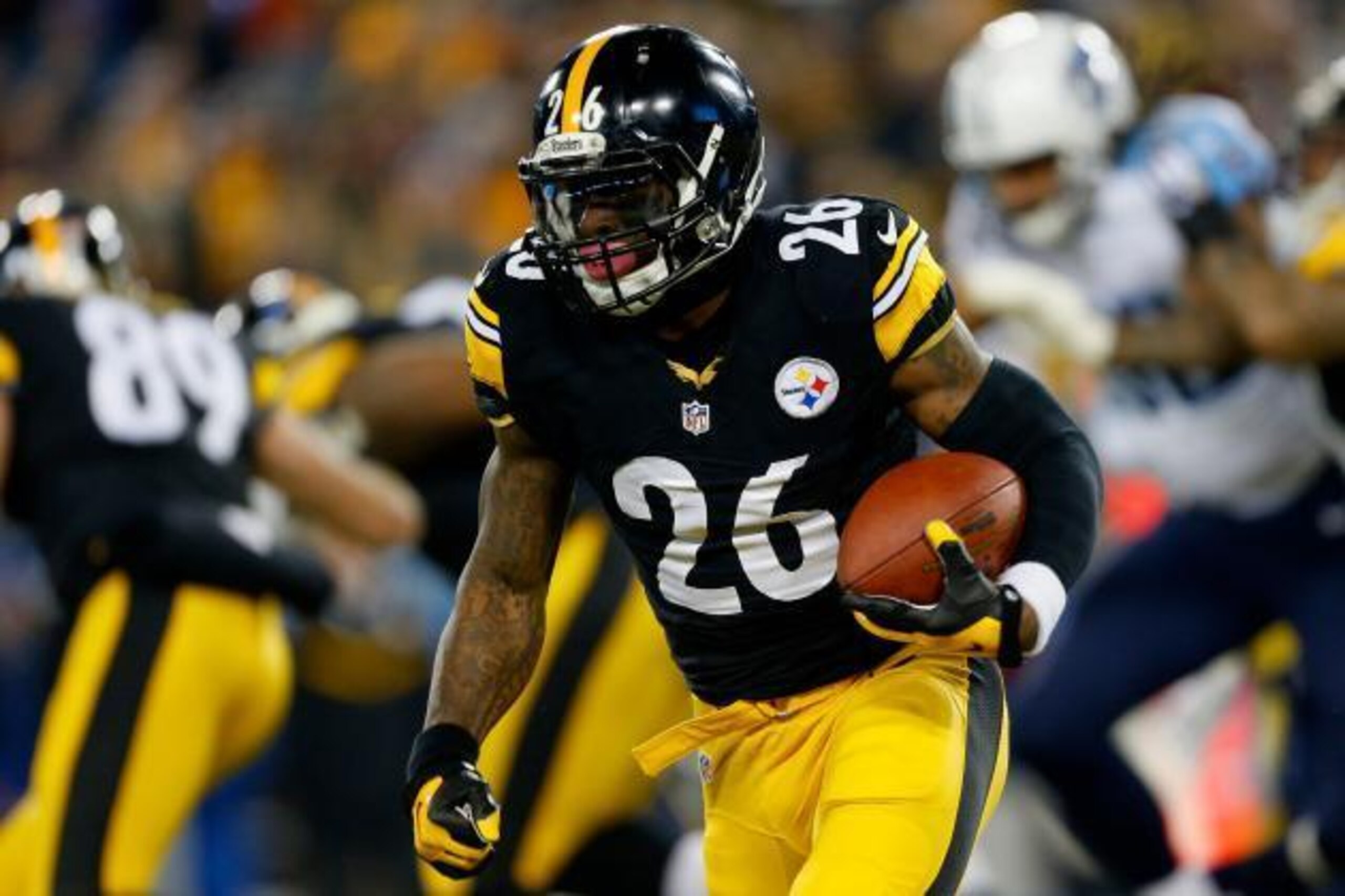 Le'Veon Bell has been a dual threat for Pittsburgh this season. Le'Veon Bell has been a dual threat for Pittsburgh this season.