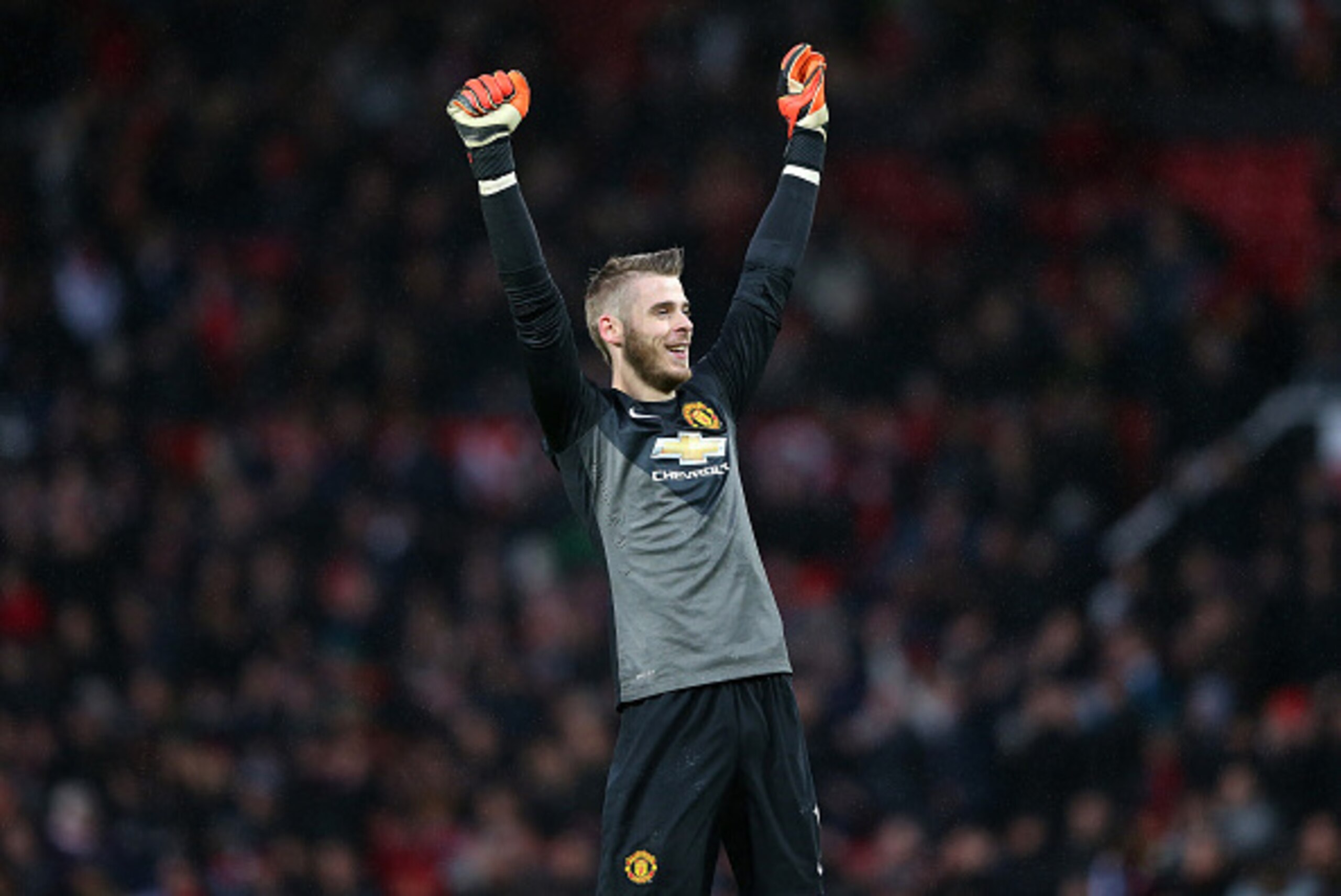 MANCHESTER, ENGLAND - DECEMBER 14: David De Gea of Manchester United celebrates at the end of the Barclays Premier League match between Manchester United and Liverpool at Old Trafford on December 14, 2014 in Manchester, England. (Photo by Alex Livesey/G MANCHESTER, ENGLAND - DECEMBER 14: David De Gea of Manchester United celebrates at the end of the Barclays Premier League match between Manchester United and Liverpool at Old Trafford on December 14, 2014 in Manchester, England. (Photo by Alex Livesey/G