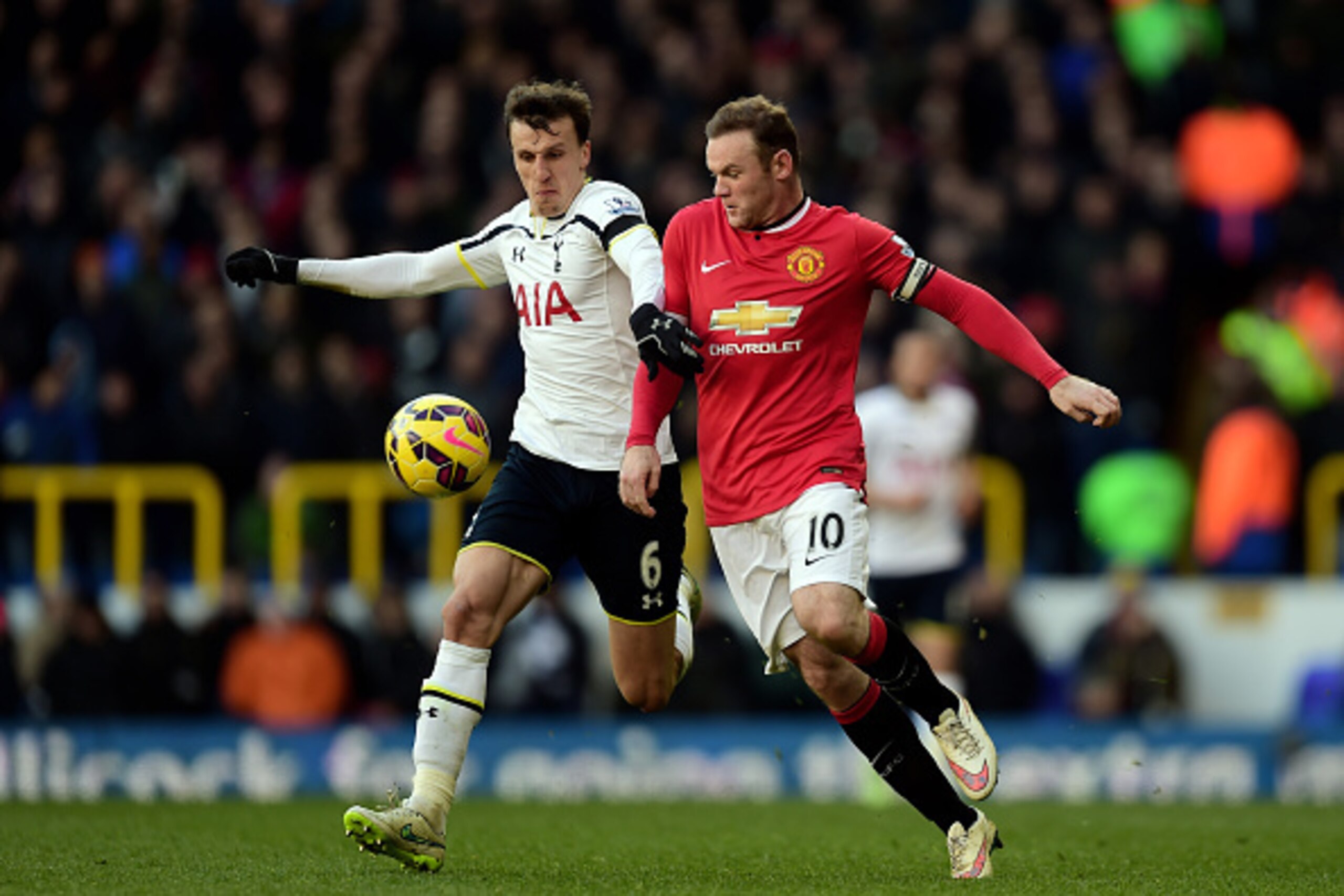 LONDON, ENGLAND - DECEMBER 28:  Vlad Chiriches of Spurs and Wayne Rooney of Manchester United compete for the ball during the Barclays Premier League match between Tottenham Hotspur and Manchester United at White Hart Lane on December 28, 2014 in London, 