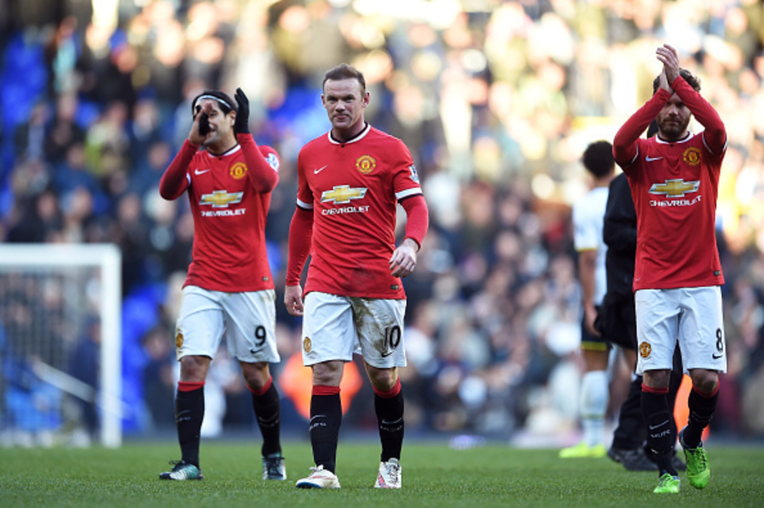 LONDON, ENGLAND - DECEMBER 28:  Wayne Rooney (C) of Manchester United and his teammates applaud the travelling fans following their team's 0-0 defeat during the Barclays Premier League match between Tottenham Hotspur and Manchester United at White Hart La
