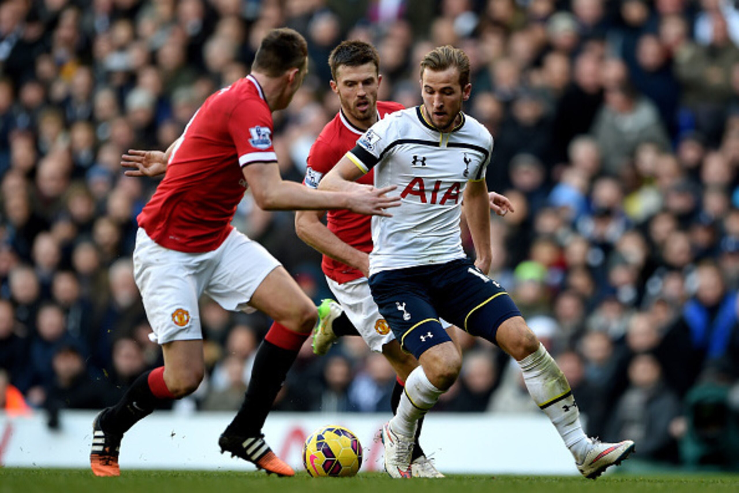 LONDON, ENGLAND - DECEMBER 28:  Harry Kane of Spurs is closed down by Phil Jones of Manchester United and Michael Carrick of Manchester United during the Barclays Premier League match between Tottenham Hotspur and Manchester United at White Hart Lane on D