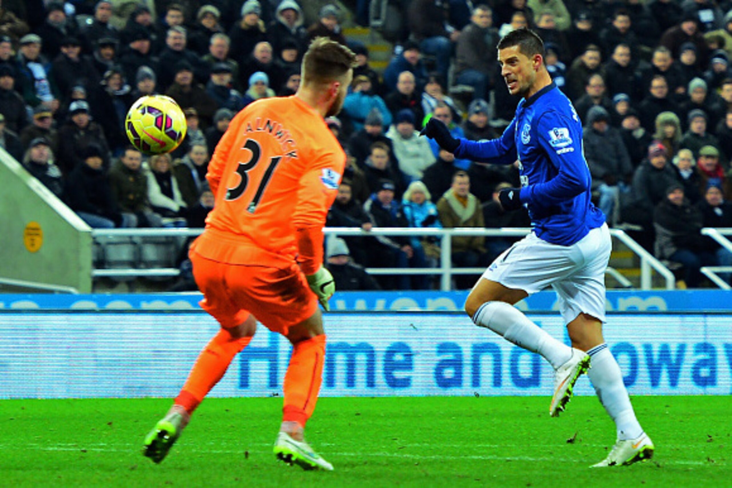 NEWCASTLE UPON TYNE, ENGLAND - DECEMBER 28:  Kevin Mirallas of Everton scores his team's second goal past goalkeeper Jak Alnwick of Newcastle United during the Barclays Premier League match between Newcastle United and Everton at St James' Park on Decembe