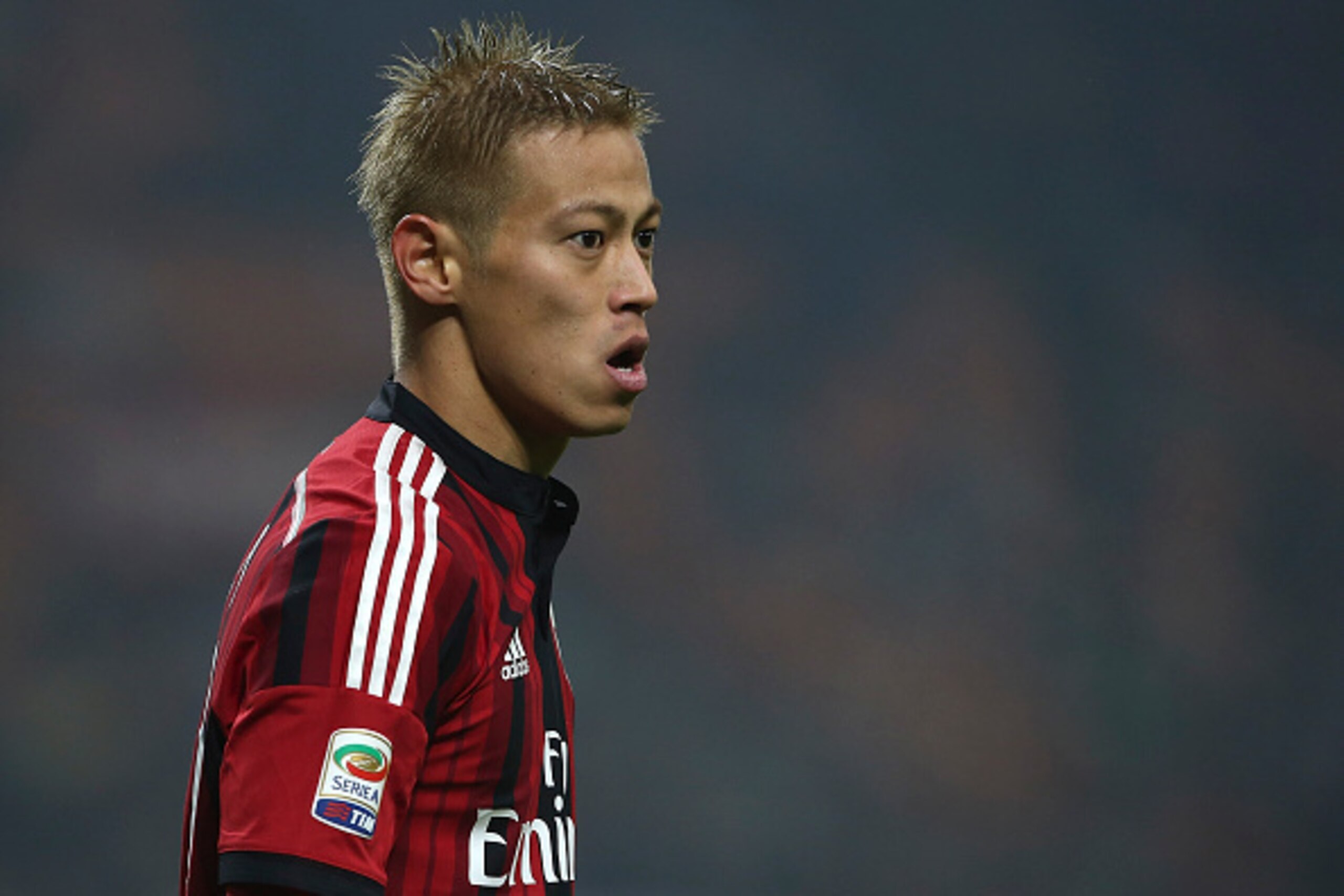 MILAN, ITALY - DECEMBER 14: Keisuke Honda of AC Milan looks on during the Serie A match between AC Milan and SSC Napoli at Stadio Giuseppe Meazza on December 14, 2014 in Milan, Italy. (Photo by Marco Luzzani/Getty Images) MILAN, ITALY - DECEMBER 14: Keisuke Honda of AC Milan looks on during the Serie A match between AC Milan and SSC Napoli at Stadio Giuseppe Meazza on December 14, 2014 in Milan, Italy. (Photo by Marco Luzzani/Getty Images)