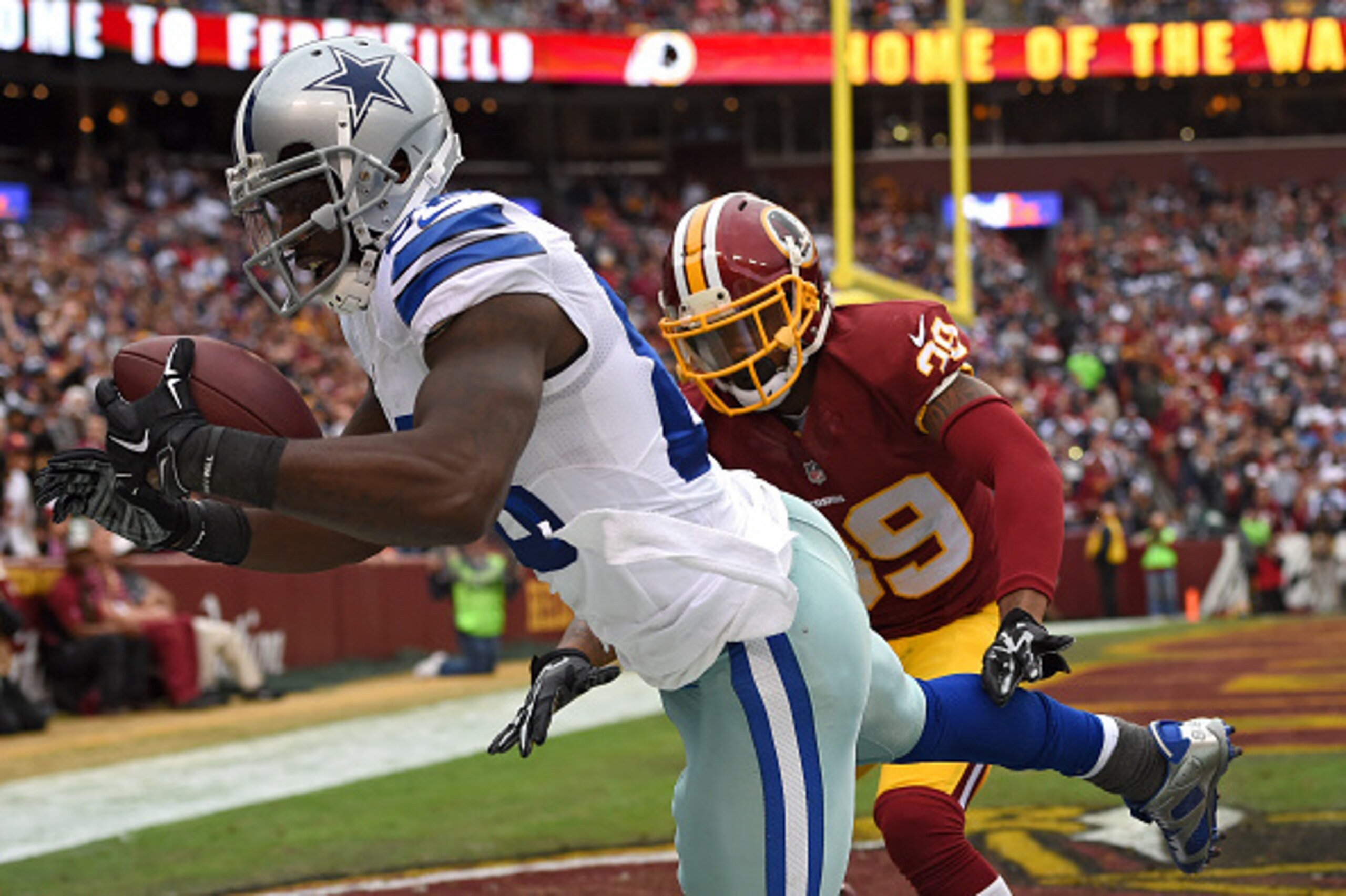 LANDOVER, MD - DECEMBER 28: Wide receiver Dez Bryant #88 of the Dallas Cowboys catches a touchdown pass in front of cornerback David Amerson #39 of the Washington Redskins in the first quarter at FedExField on December 28, 2014 in Landover, Maryland. (Pho
