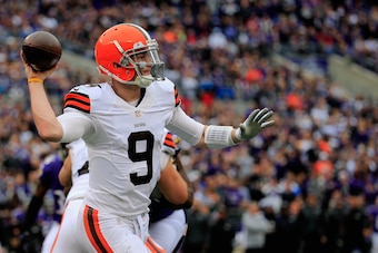 BALTIMORE, MD - DECEMBER 28:  Quarterback Connor Shaw #9 of the Cleveland Browns thows a pass in the second quarter of a game against the Baltimore Ravens at M&T Bank Stadium on December 28, 2014 in Baltimore, Maryland.  (Photo by Rob Carr/Getty Images)