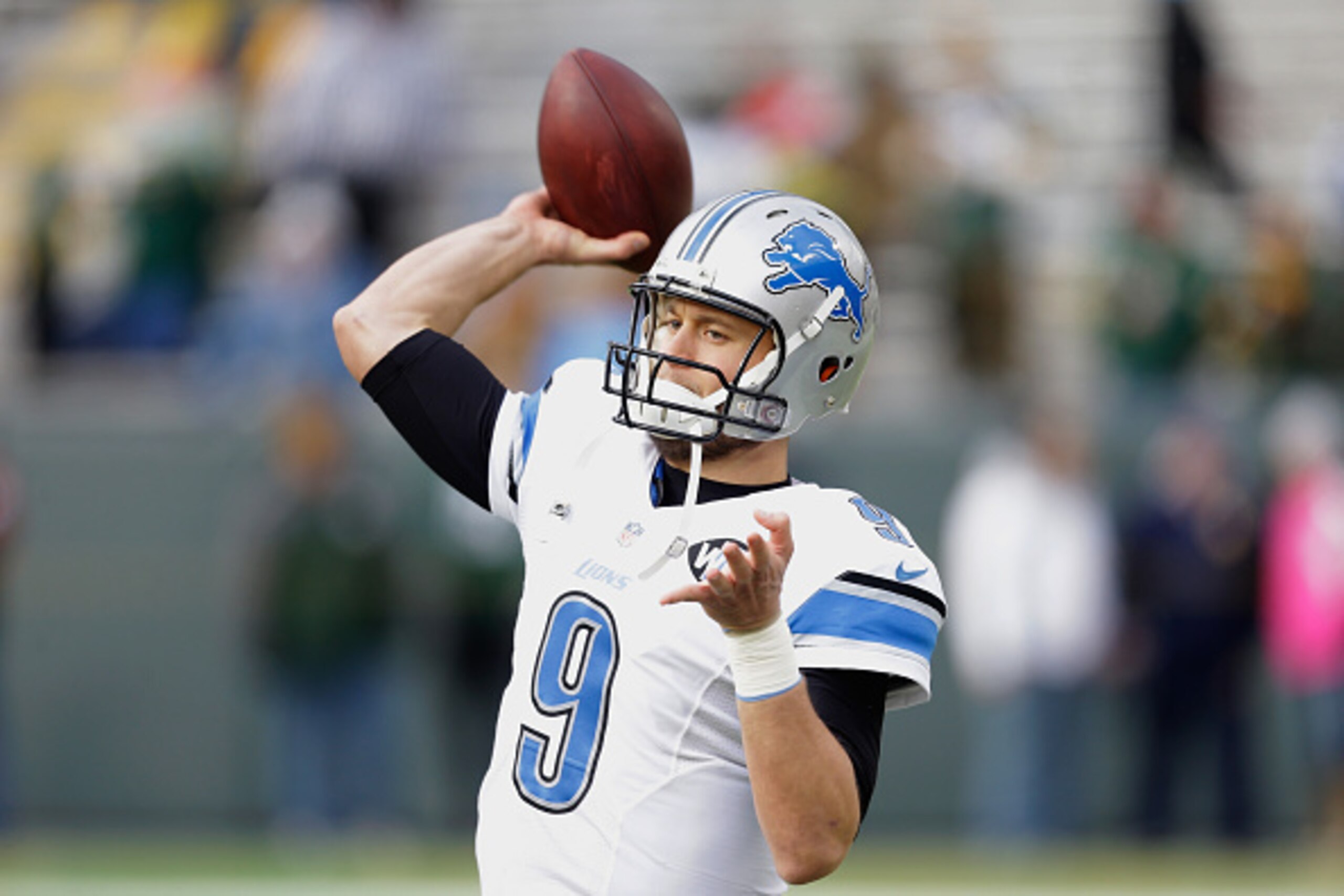 GREEN BAY, WI - DECEMBER 28:  Quarterback Matthew Stafford #9 of the Detroit Lions warms up prior to the NFL game against the Green Bay Packers at Lambeau Field on December 28, 2014 in Green Bay, Wisconsin.  (Photo by Mike McGinnis/Getty Images)