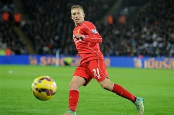 Medel and Lucas would be a formidable central midfield pairing.