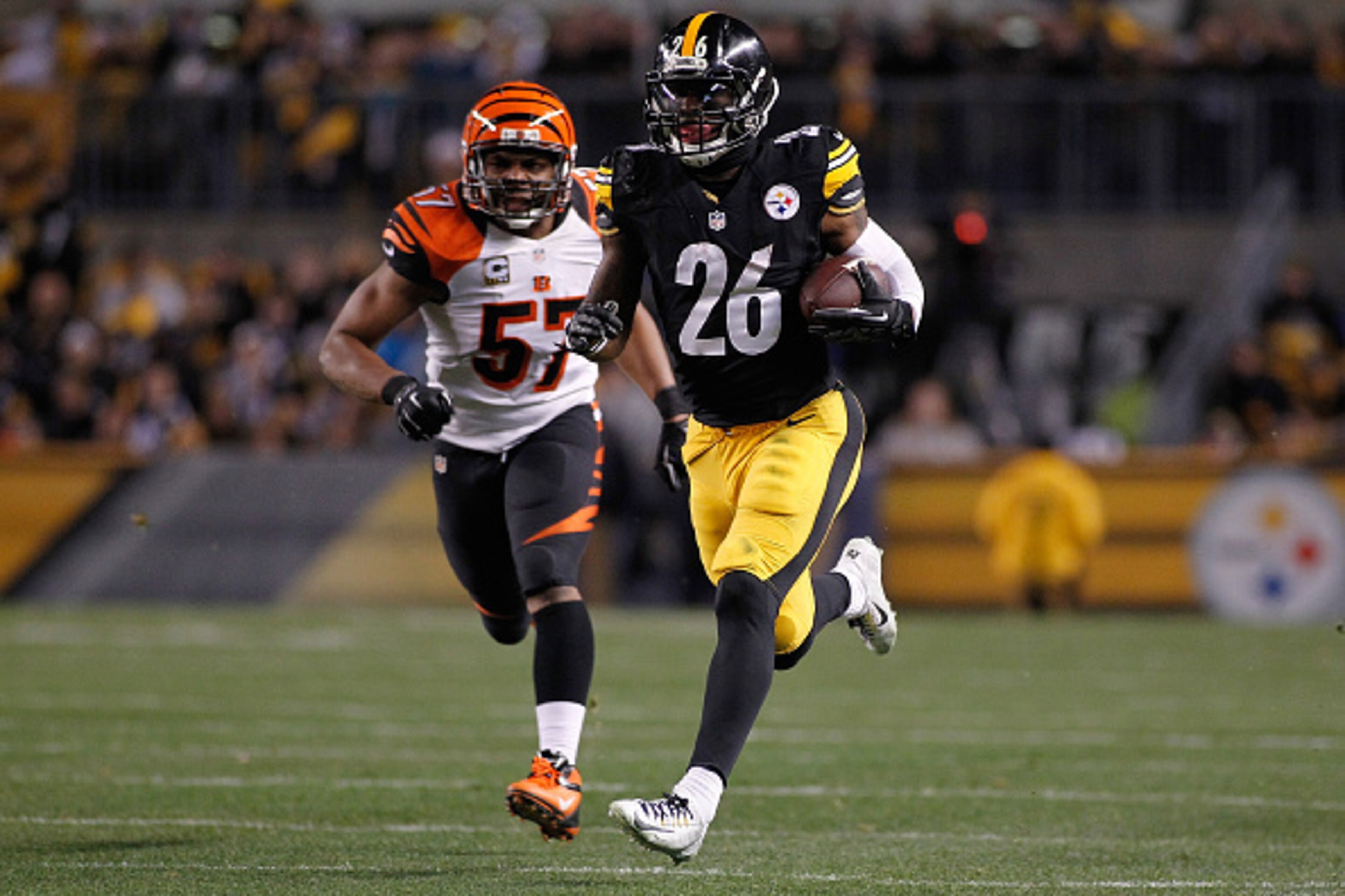 PITTSBURGH, PA - DECEMBER 28:  Le'Veon Bell #26 of the Pittsburgh Steelers carries the ball for a first down in front of Vincent Rey #57 of the Cincinnati Bengals during the second quarter at Heinz Field on December 28, 2014 in Pittsburgh, Pennsylvania.  