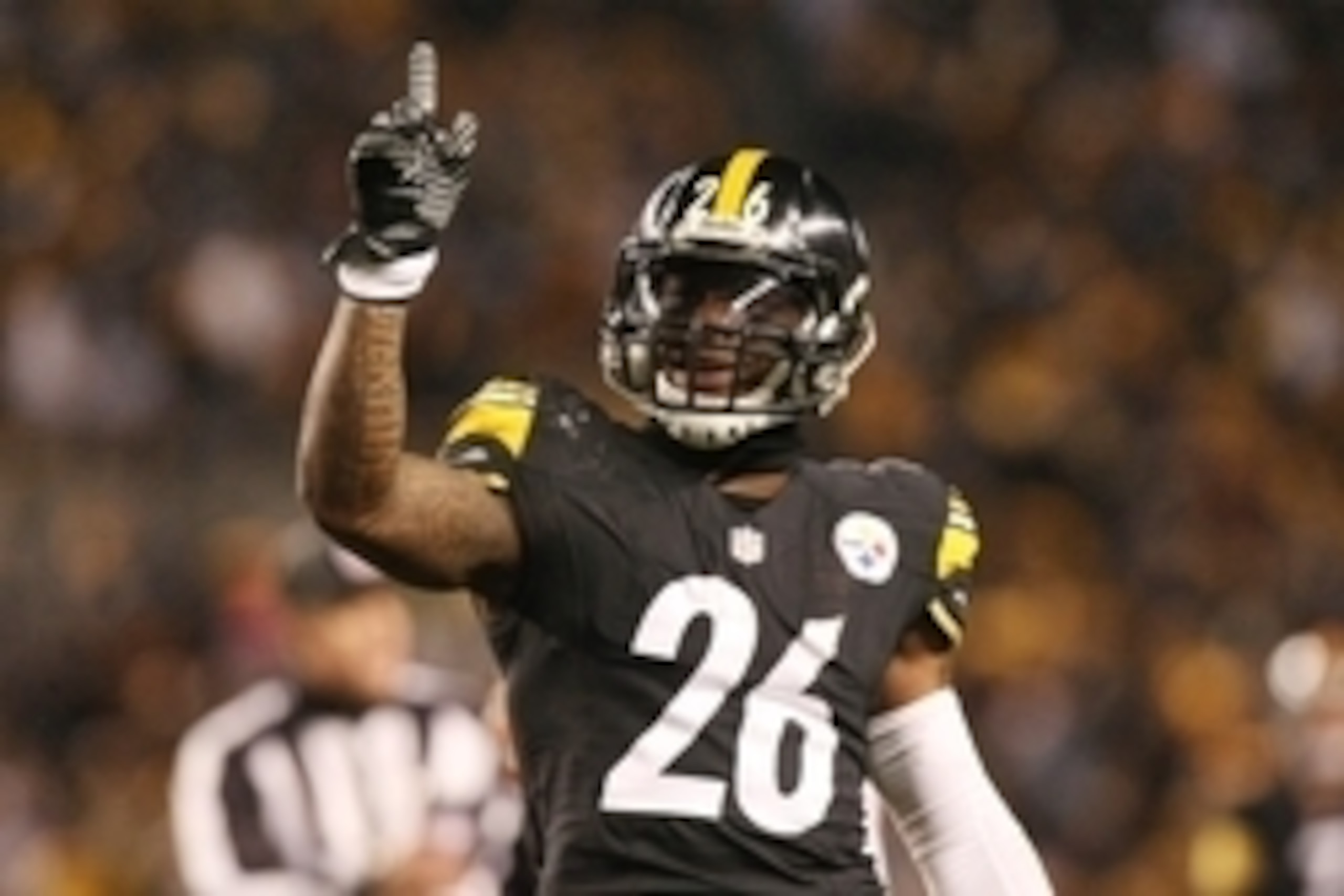 Dec 28, 2014; Pittsburgh, PA, USA; Pittsburgh Steelers running back Le'Veon Bell (26) celebrates a first down against the Cincinnati Bengals in the first half at Heinz Field. Mandatory Credit: Jason Bridge-USA TODAY Sports Dec 28, 2014; Pittsburgh, PA, USA; Pittsburgh Steelers running back Le'Veon Bell (26) celebrates a first down against the Cincinnati Bengals in the first half at Heinz Field. Mandatory Credit: Jason Bridge-USA TODAY Sports