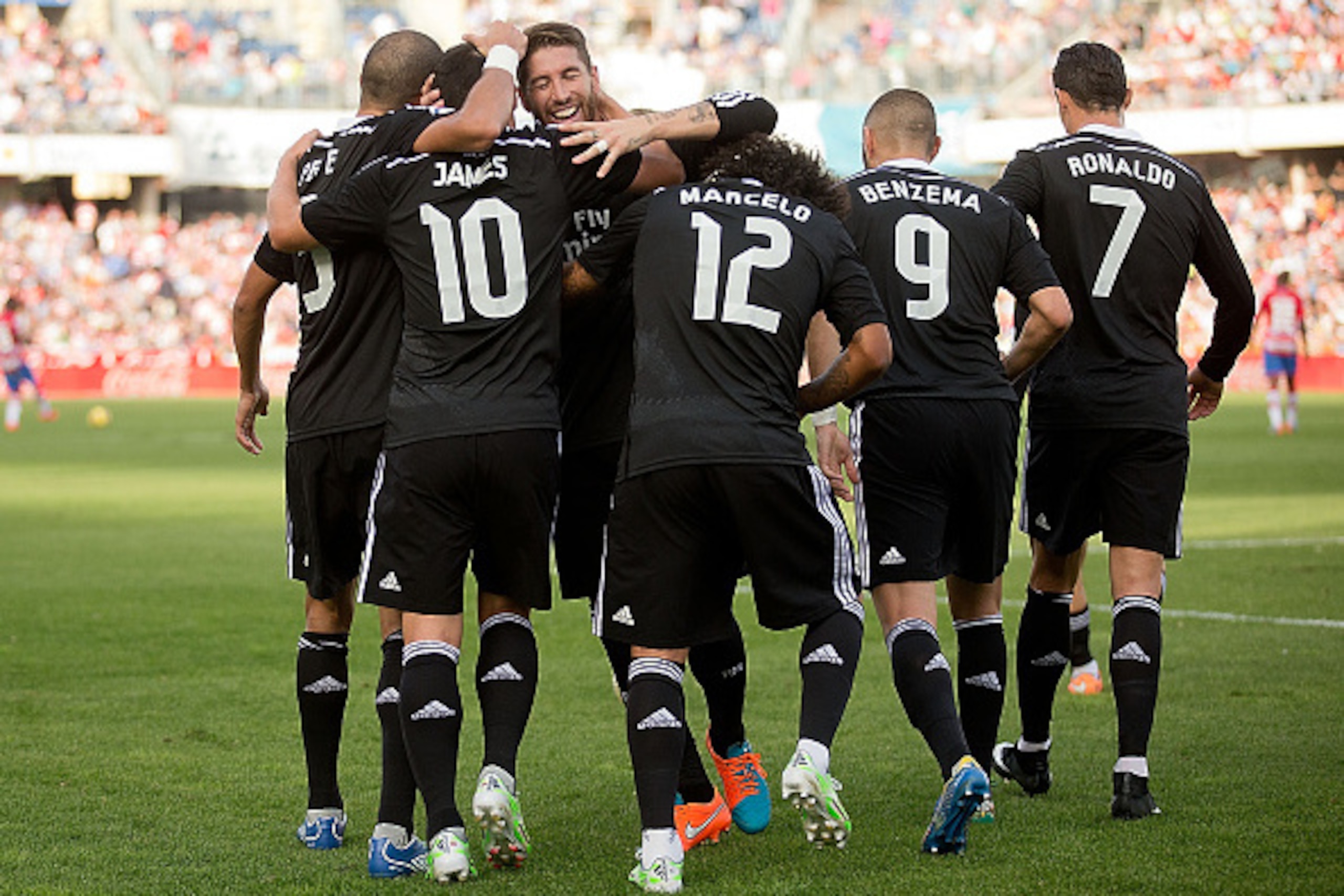 GRANADA, SPAIN - NOVEMBER 01:  James Rodriguez (2ndL) of Real Madrid CF celebrates scoring their second goal with teammates Pepe (L), Sergio Ramos (3dL), Marcelo (3dR), Karim Benzema (2ndR) and Cristiano Ronaldo (R) s  during the La Liga match between Gra