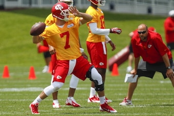 KANSAS CITY, MO - MAY 25:  Aaron Murray #7 of the Kansas City Chiefs participate in drills during the Rookie Minicamp May 25, 2014 at the Chiefs Training Facility in Kansas City, Missouri. (Photo by Kyle Rivas/Getty Images)