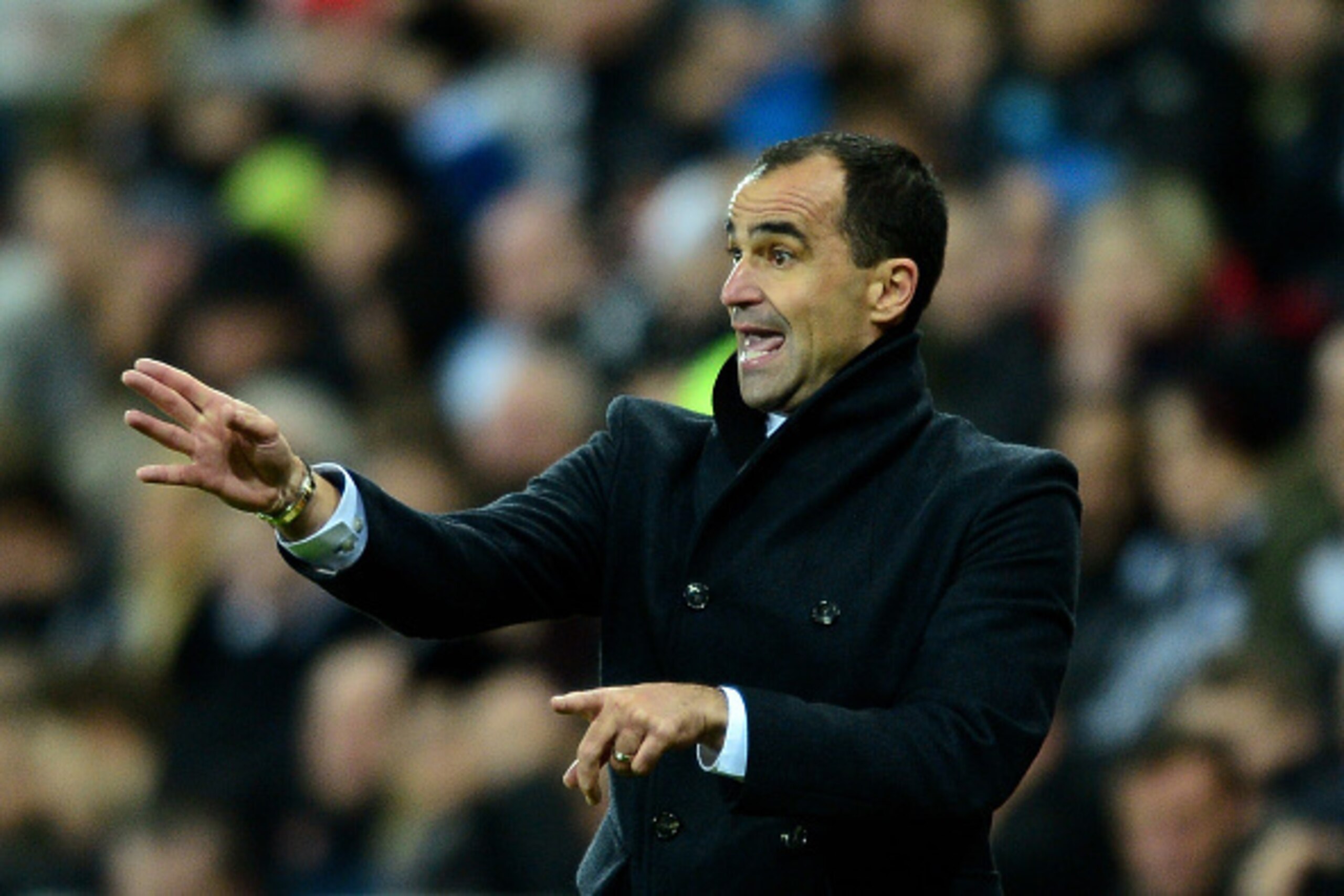NEWCASTLE UPON TYNE, ENGLAND - DECEMBER 28:  Roberto Martinez the manager of Everton reacts during the Barclays Premier League match between Newcastle United and Everton at St James' Park on December 28, 2014 in Newcastle upon Tyne, England.  (Photo by Ma