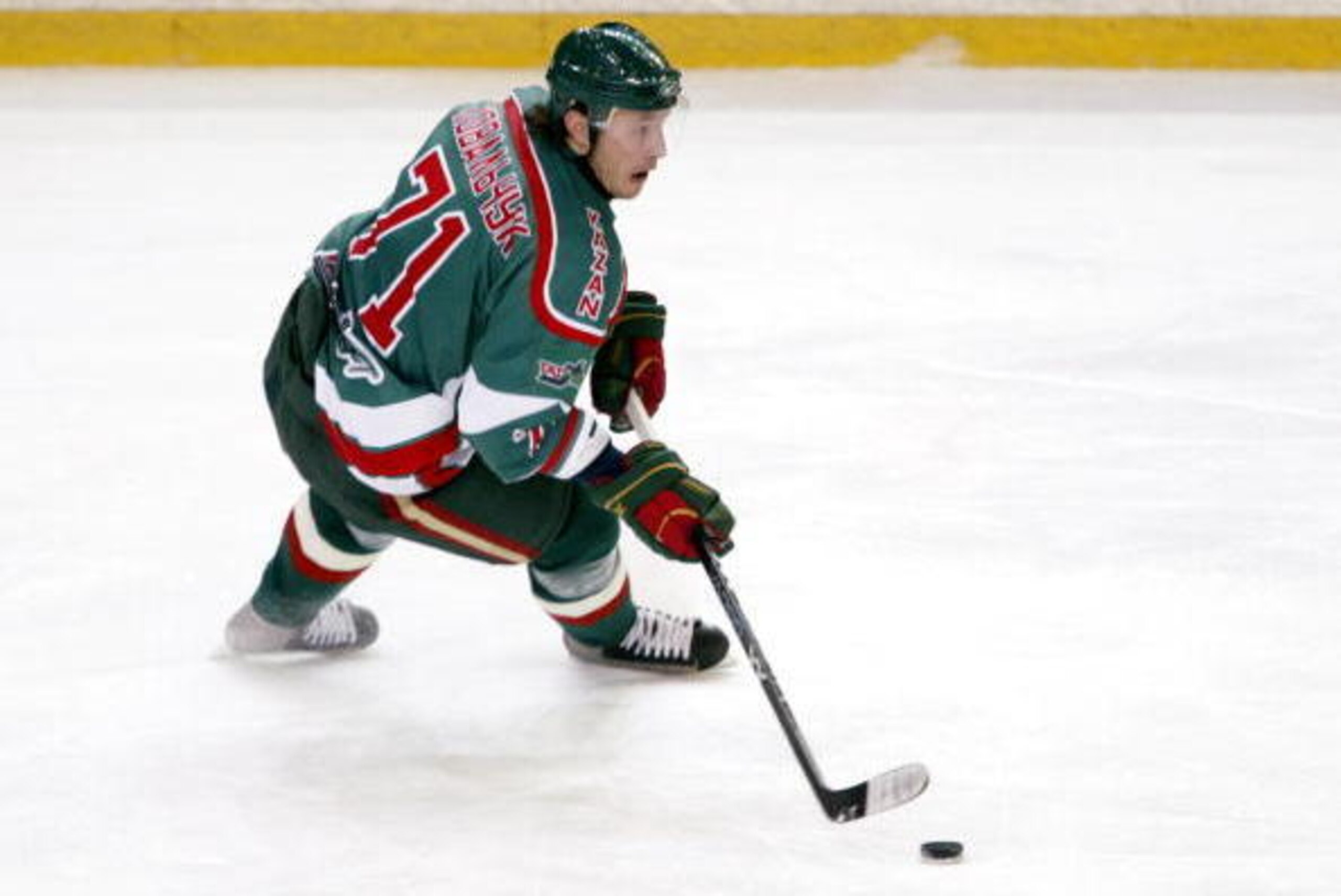 MOSCOW - DECEMBER 22: Ilya Kovalchuk #71 of Ak-Bars Kazan in action against CSKA Moscow December 22, 2004 at CSKA Ice Arena in Moscow, Russia. Ak-Bars Kazan defeated CSKA 6 to 5. (Photo by Oleg Nikishin/Getty Images) MOSCOW - DECEMBER 22: Ilya Kovalchuk #71 of Ak-Bars Kazan in action against CSKA Moscow December 22, 2004 at CSKA Ice Arena in Moscow, Russia. Ak-Bars Kazan defeated CSKA 6 to 5. (Photo by Oleg Nikishin/Getty Images)