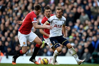LONDON, ENGLAND - DECEMBER 28:  Harry Kane of Spurs is closed down by Phil Jones of Manchester United and Michael Carrick of Manchester United during the Barclays Premier League match between Tottenham Hotspur and Manchester United at White Hart Lane on D