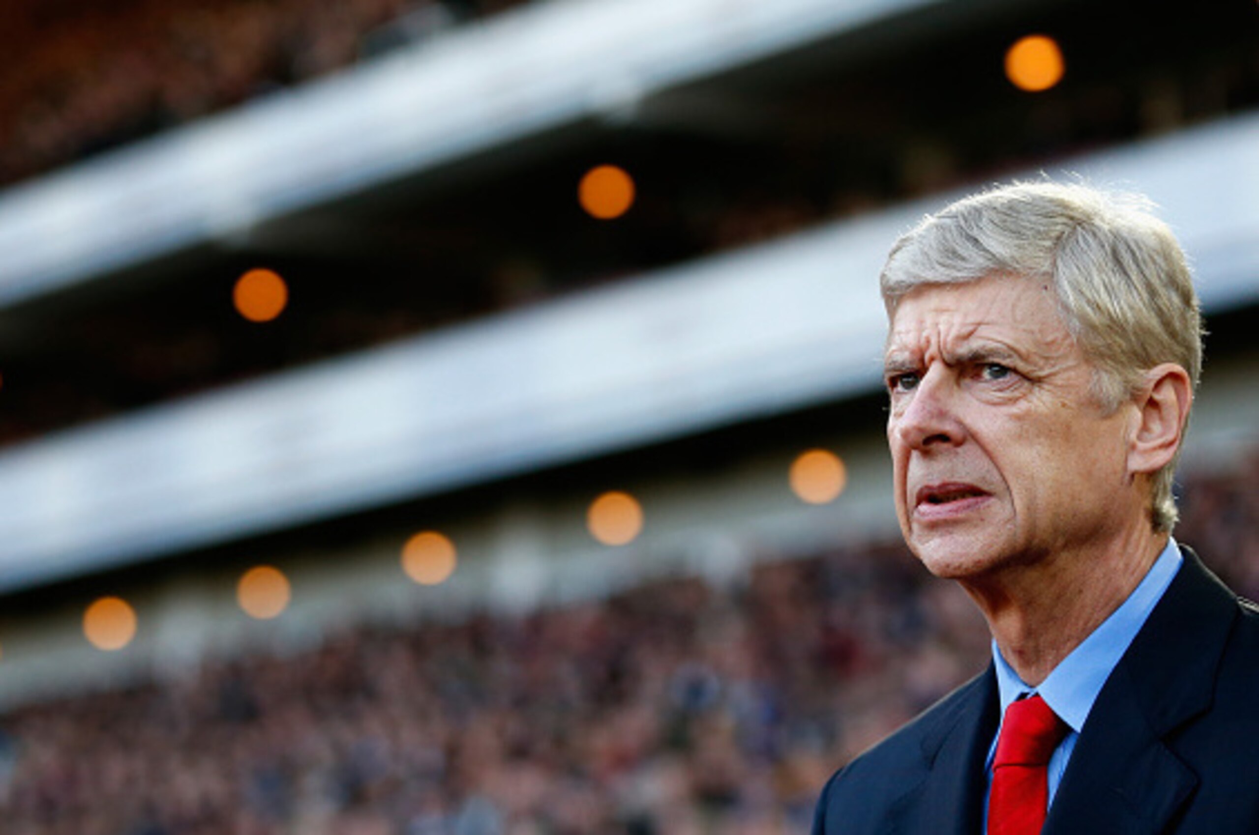 LONDON, ENGLAND - DECEMBER 28:  Arsene Wenger, manager of Arsenal looks on during the Barclays Premier League match between West Ham United and Arsenal at Boleyn Ground on December 28, 2014 in London, England.  (Photo by Julian Finney/Getty Images)