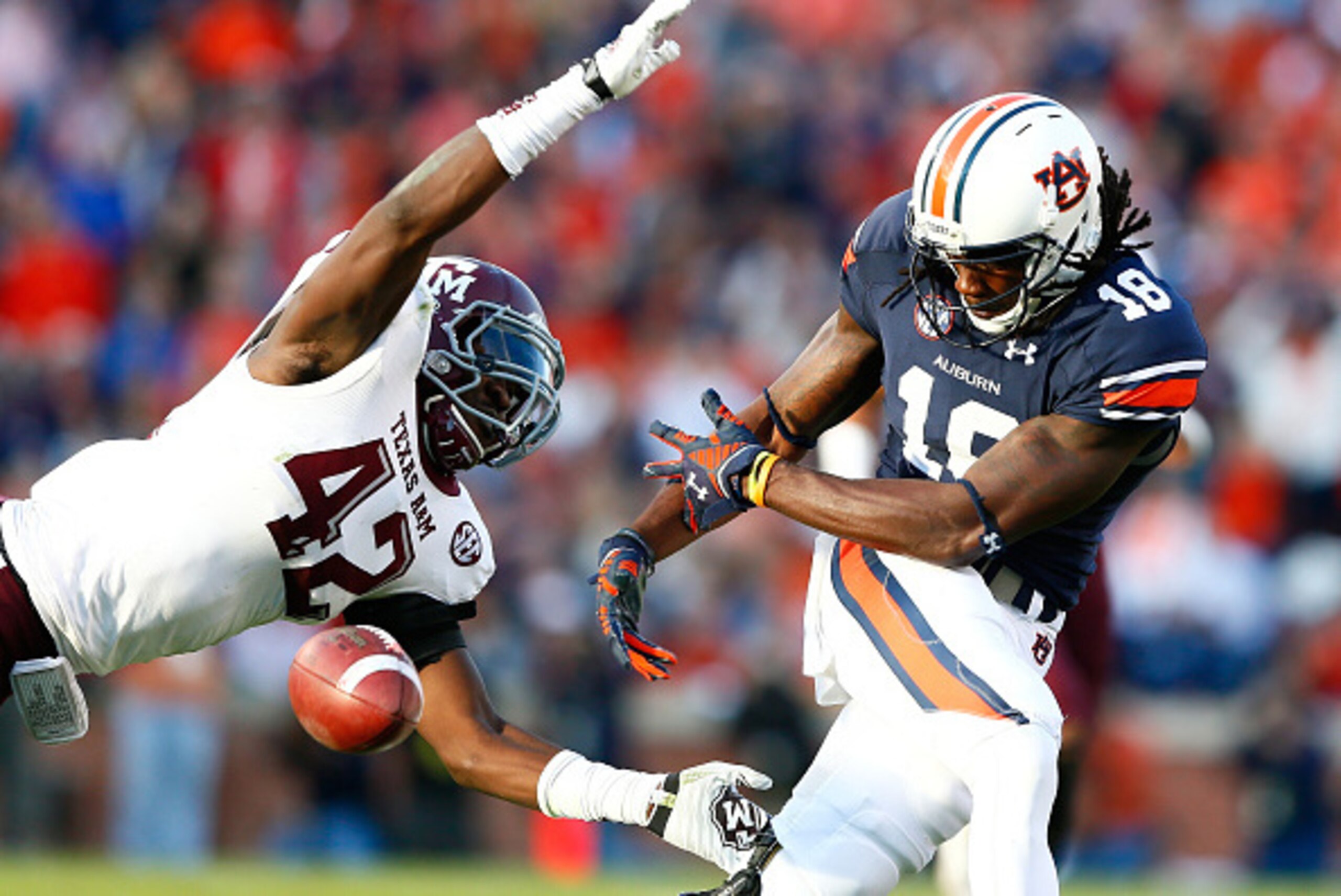 AUBURN, AL - NOVEMBER 08:  Sammie Coates #18 of the Auburn Tigers fails to pull in this reception against Otaro Alaka #42 of the Texas A&M Aggies at Jordan Hare Stadium on November 8, 2014 in Auburn, Alabama.  (Photo by Kevin C. Cox/Getty Images)