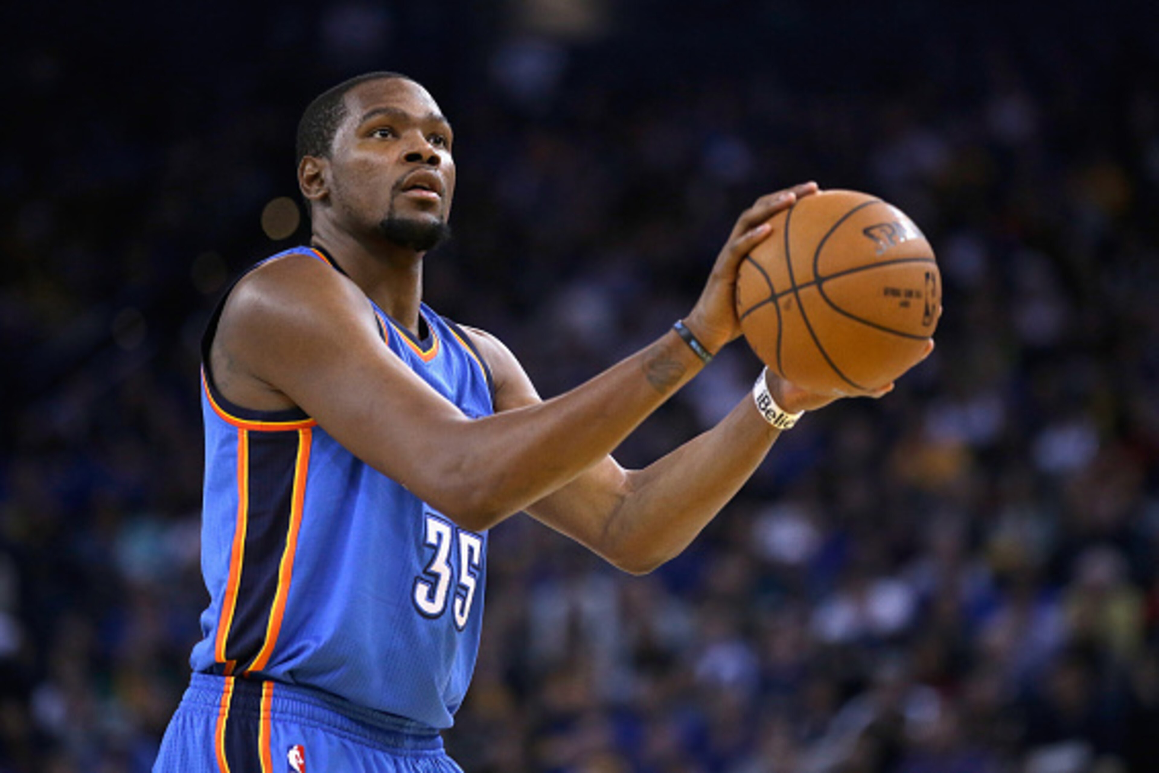 OAKLAND, CA - DECEMBER 18:  Kevin Durant #35 of the Oklahoma City Thunder shoots a free throw against the Golden State Warriors at ORACLE Arena on December 18, 2014 in Oakland, California. NOTE TO USER: User expressly acknowledges and agrees that, by down