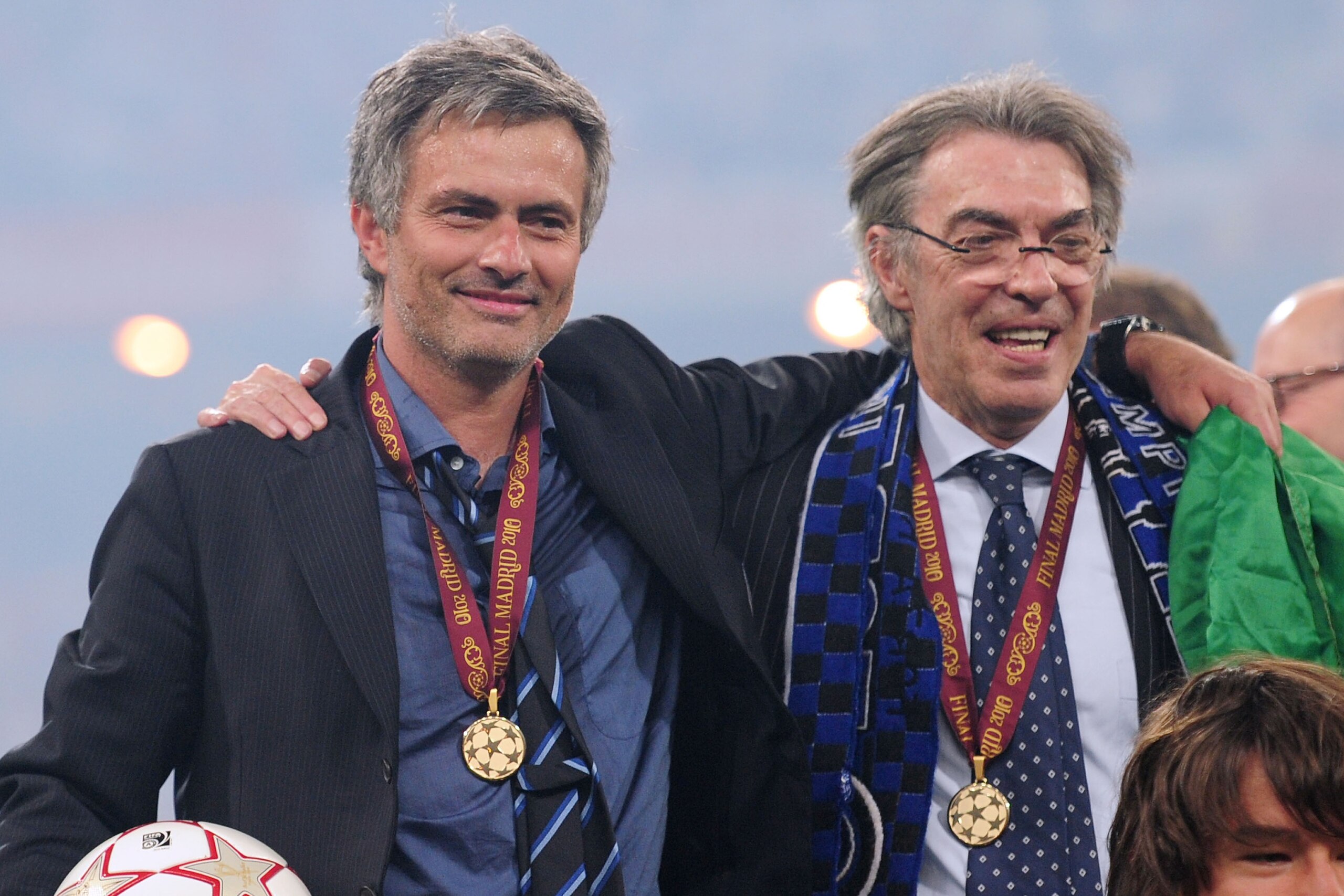 MADRID, SPAIN - MAY 22:  Head coach Jose Mourinho (L) and president Massimo Moratti of Inter Milan celebrate their team's victory at the end of the UEFA Champions League Final match between FC Bayern Muenchen and Inter Milan at the Estadio Santiago Bernab