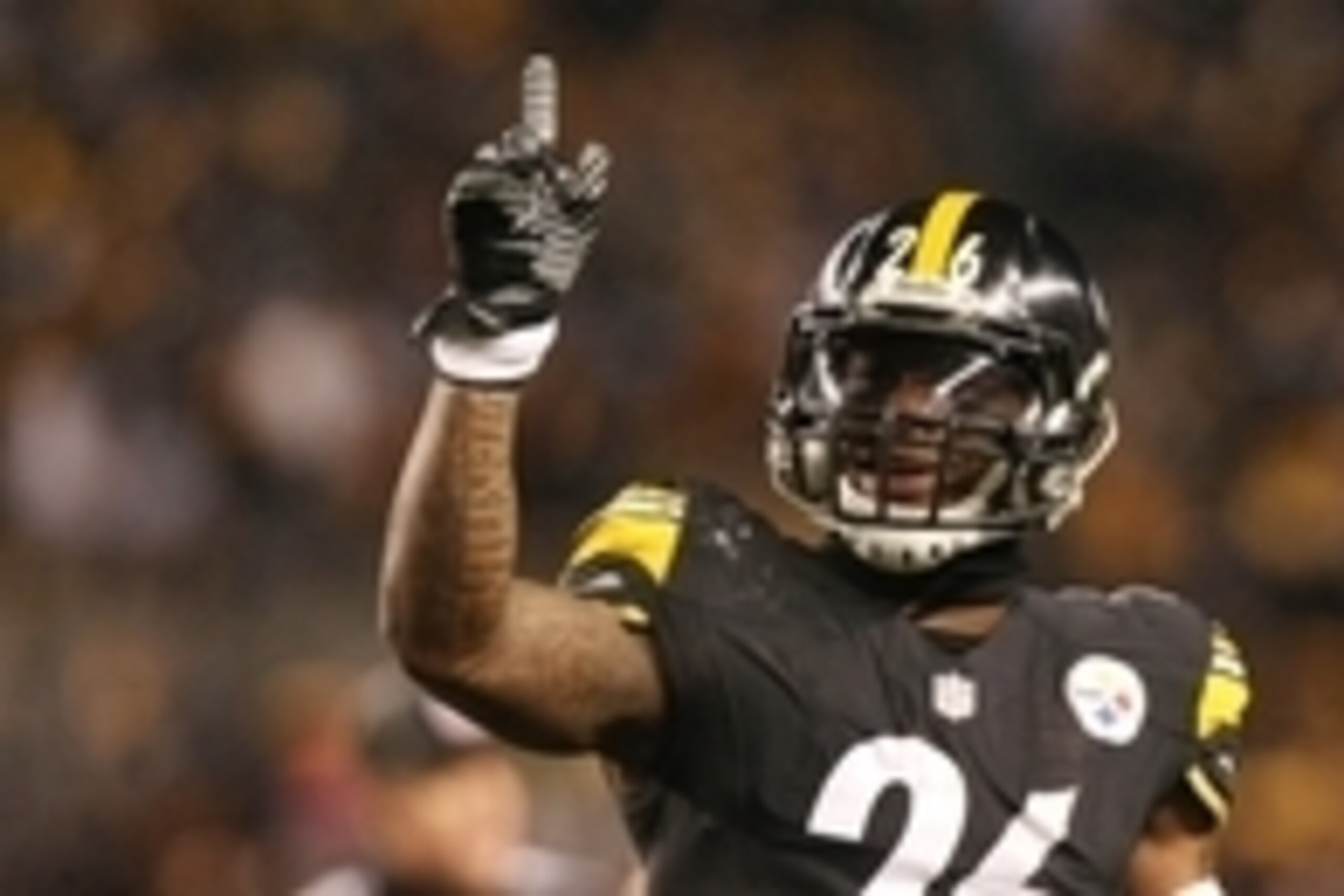 Dec 28, 2014; Pittsburgh, PA, USA; Pittsburgh Steelers running back Le'Veon Bell (26) celebrates a first down against the Cincinnati Bengals in the first half at Heinz Field. Mandatory Credit: Jason Bridge-USA TODAY Sports