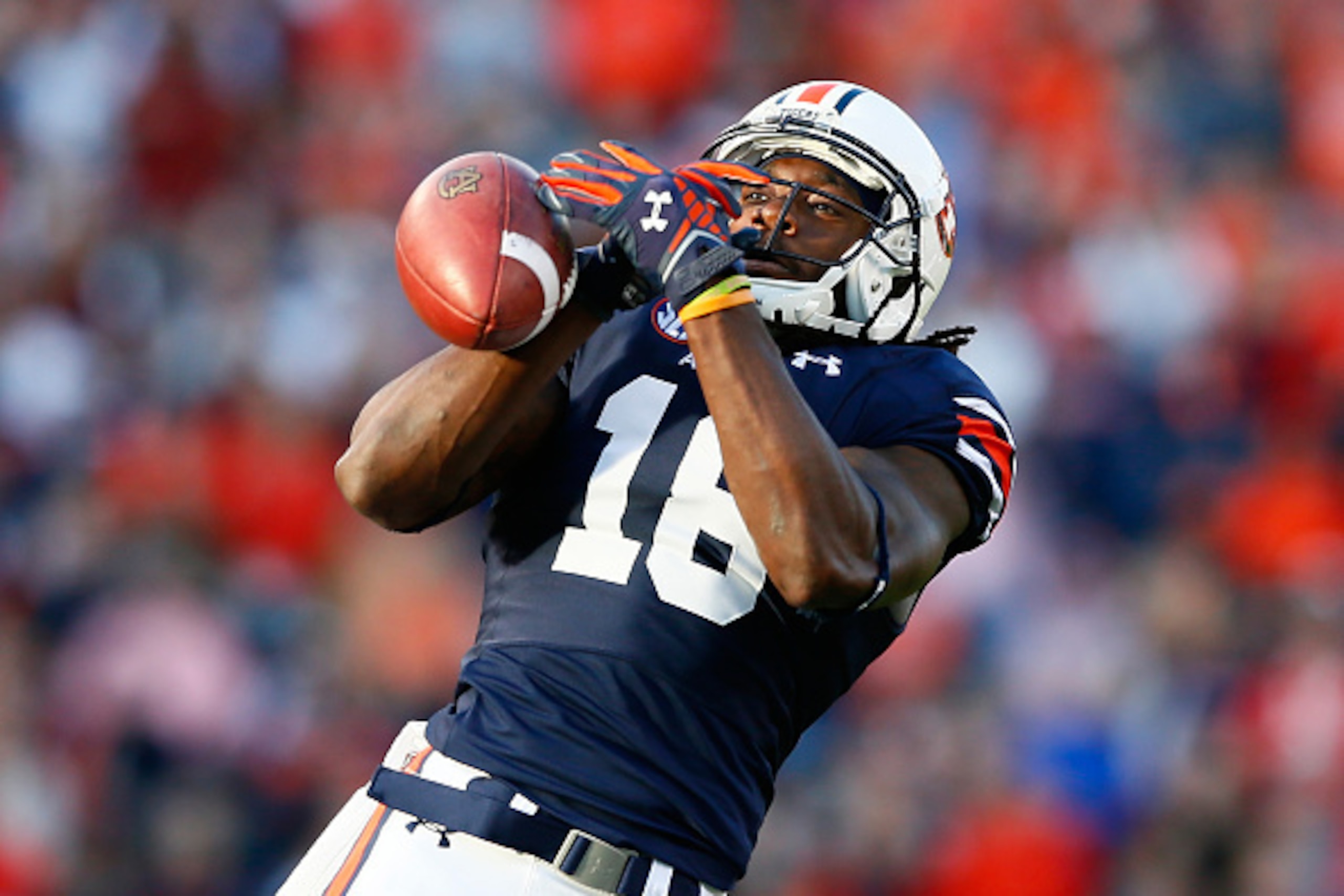 AUBURN, AL - NOVEMBER 08:  Sammie Coates #18 of the Auburn Tigers fails to pull in this reception against the Texas A&M Aggies at Jordan Hare Stadium on November 8, 2014 in Auburn, Alabama.  (Photo by Kevin C. Cox/Getty Images)