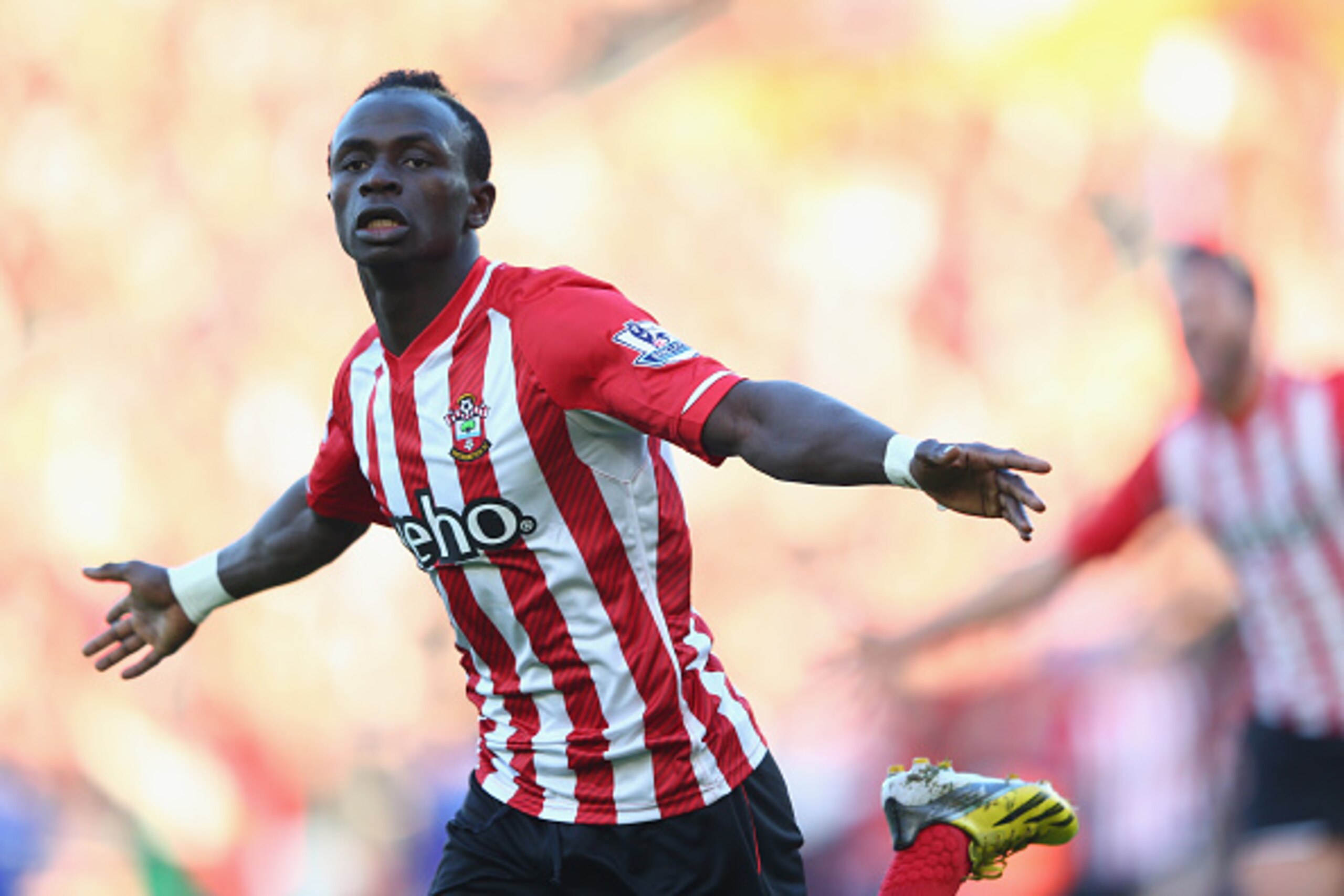 SOUTHAMPTON, ENGLAND - DECEMBER 28:  Sadio Mane of Southampton celebrates scoring the opening goal during the Barclays Premier League match between Southampton and Chelsea at St Mary's Stadium on December 28, 2014 in Southampton, England.  (Photo by Micha