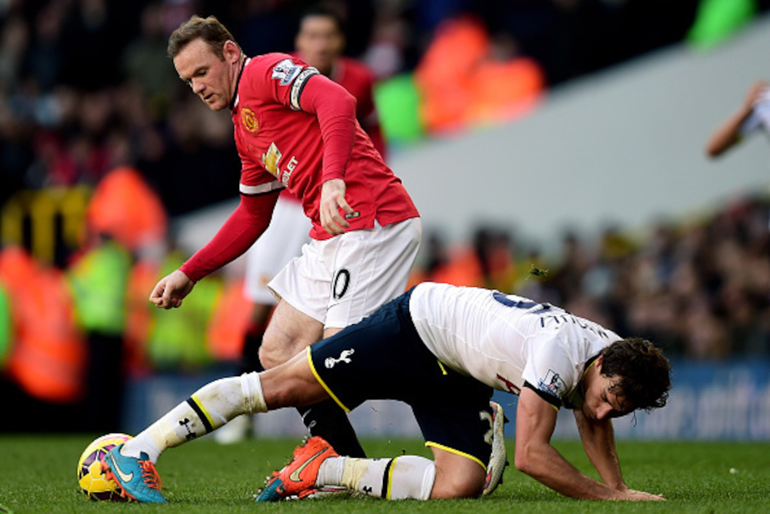 LONDON, ENGLAND - DECEMBER 28: Wayne Rooney of Manchester United and Benjamin Stambouli of Spurs battle for the ball during the Barclays Premier League match between Tottenham Hotspur and Manchester United at White Hart Lane on December 28, 2014 in Londo LONDON, ENGLAND - DECEMBER 28: Wayne Rooney of Manchester United and Benjamin Stambouli of Spurs battle for the ball during the Barclays Premier League match between Tottenham Hotspur and Manchester United at White Hart Lane on December 28, 2014 in Londo