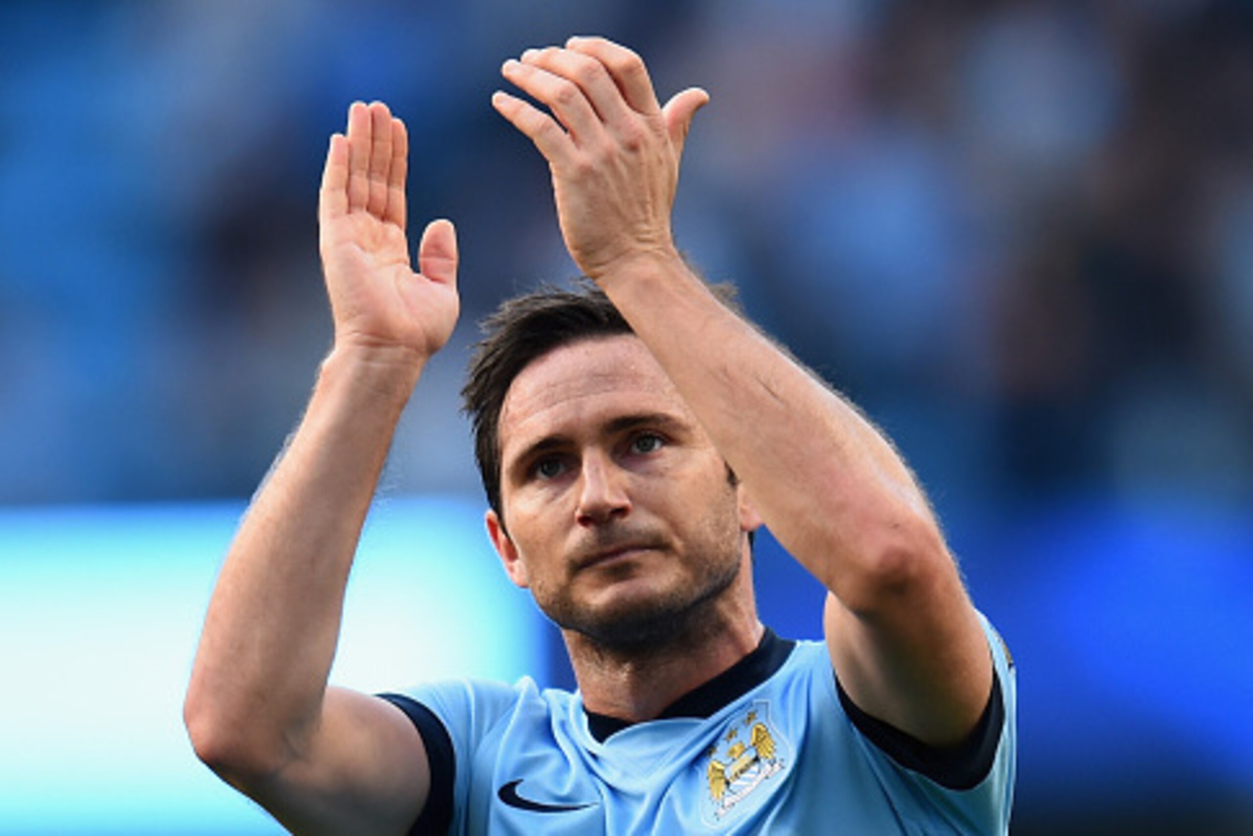 MANCHESTER, ENGLAND - SEPTEMBER 21: Frank Lampard of Manchester City salutes the Chelsea fans at the end of the Barclays Premier League match between Manchester City and Chelsea at the Etihad Stadium on September 21, 2014 in Manchester, England. (Photo MANCHESTER, ENGLAND - SEPTEMBER 21: Frank Lampard of Manchester City salutes the Chelsea fans at the end of the Barclays Premier League match between Manchester City and Chelsea at the Etihad Stadium on September 21, 2014 in Manchester, England. (Photo