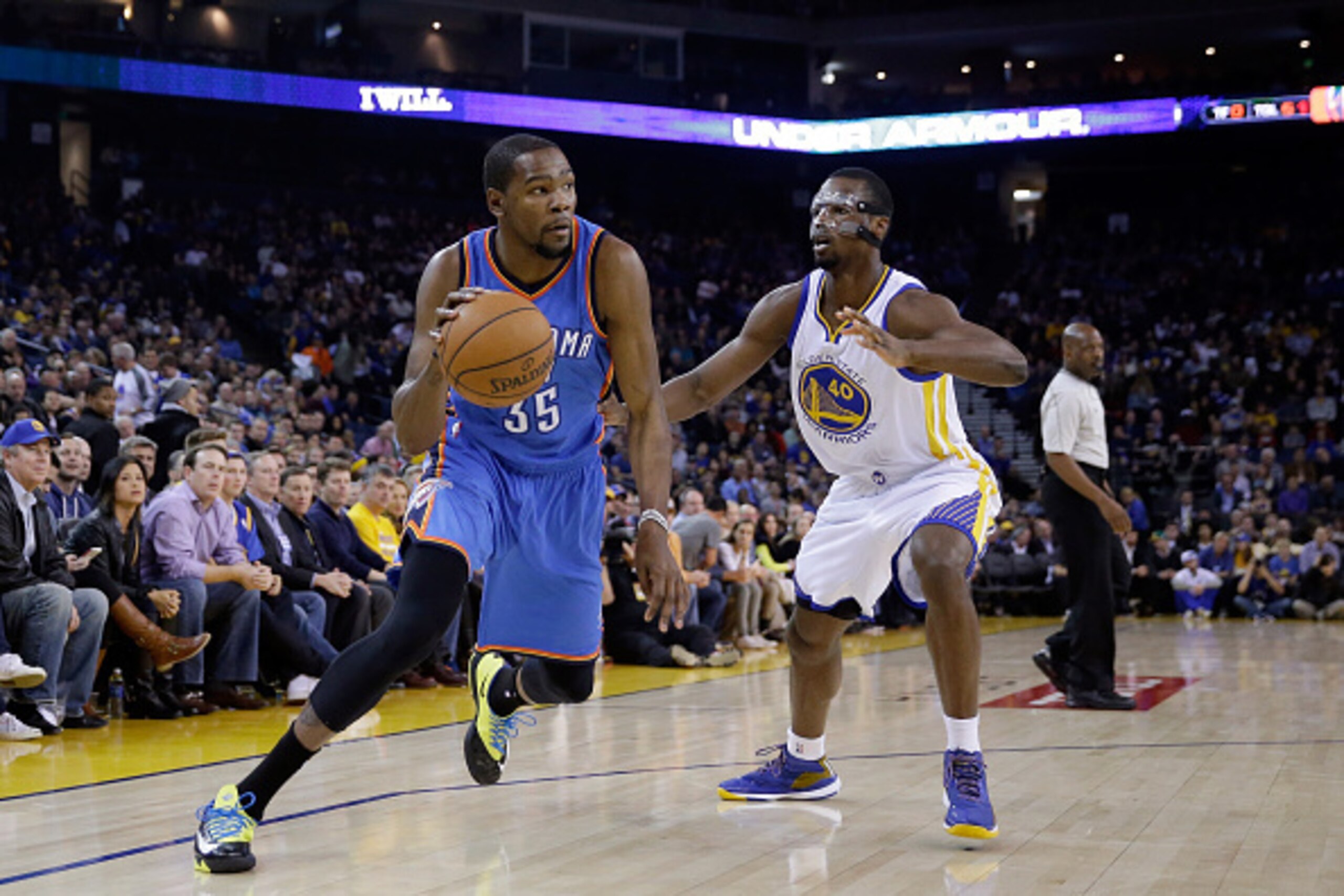 OAKLAND, CA - DECEMBER 18:  Kevin Durant #35 of the Oklahoma City Thunder drives on Harrison Barnes #40 of the Golden State Warriors at ORACLE Arena on December 18, 2014 in Oakland, California. NOTE TO USER: User expressly acknowledges and agrees that, by