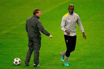 MADRID, SPAIN - NOVEMBER 03: head coach Brendan Rodgers (L) of Liverpool FC gives instructions to his player Mario Balotelli (R) during the training session ahead of the UEFA Champions League Group B match between Real Madrid CF and Liverpool FC at Estadi