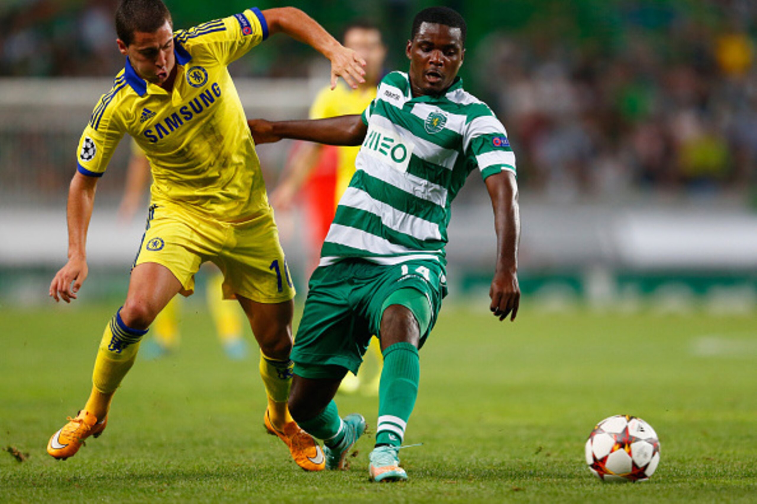 LISBON, PORTUGAL - SEPTEMBER 30:  William Carvalho of Sporting Lisbon battles with Eden Hazard of Chelsea during the UEFA Champions League Group G match between Sporting Clube de Portugal and Chelsea FC at Estadio Jose Alvalade on September 30, 2014 in Li