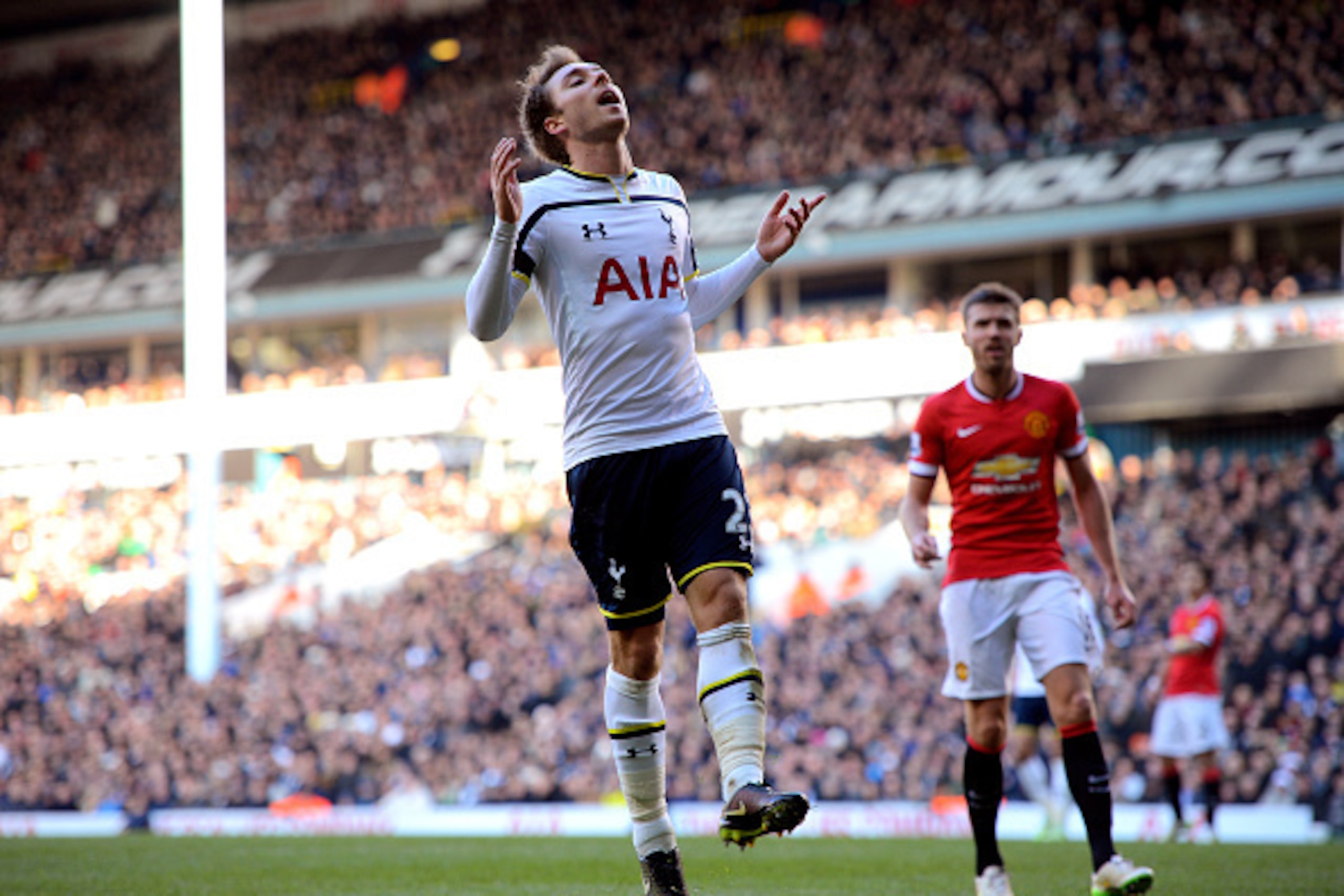 LONDON, ENGLAND - DECEMBER 28: Christian Eriksen of Spurs reacts after a missed chance on goal during the Barclays Premier League match between Tottenham Hotspur and Manchester United at White Hart Lane on December 28, 2014 in London, England. (Photo by LONDON, ENGLAND - DECEMBER 28: Christian Eriksen of Spurs reacts after a missed chance on goal during the Barclays Premier League match between Tottenham Hotspur and Manchester United at White Hart Lane on December 28, 2014 in London, England. (Photo by