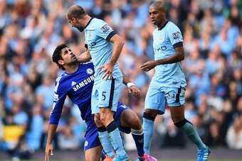 MANCHESTER, ENGLAND - SEPTEMBER 21:  Diego Costa of Chelsea clashes with Pablo Zabaleta of Manchester City prior to the red card during the Barclays Premier League match between Manchester City and Chelsea at the Etihad Stadium on September 21, 2014 in Ma