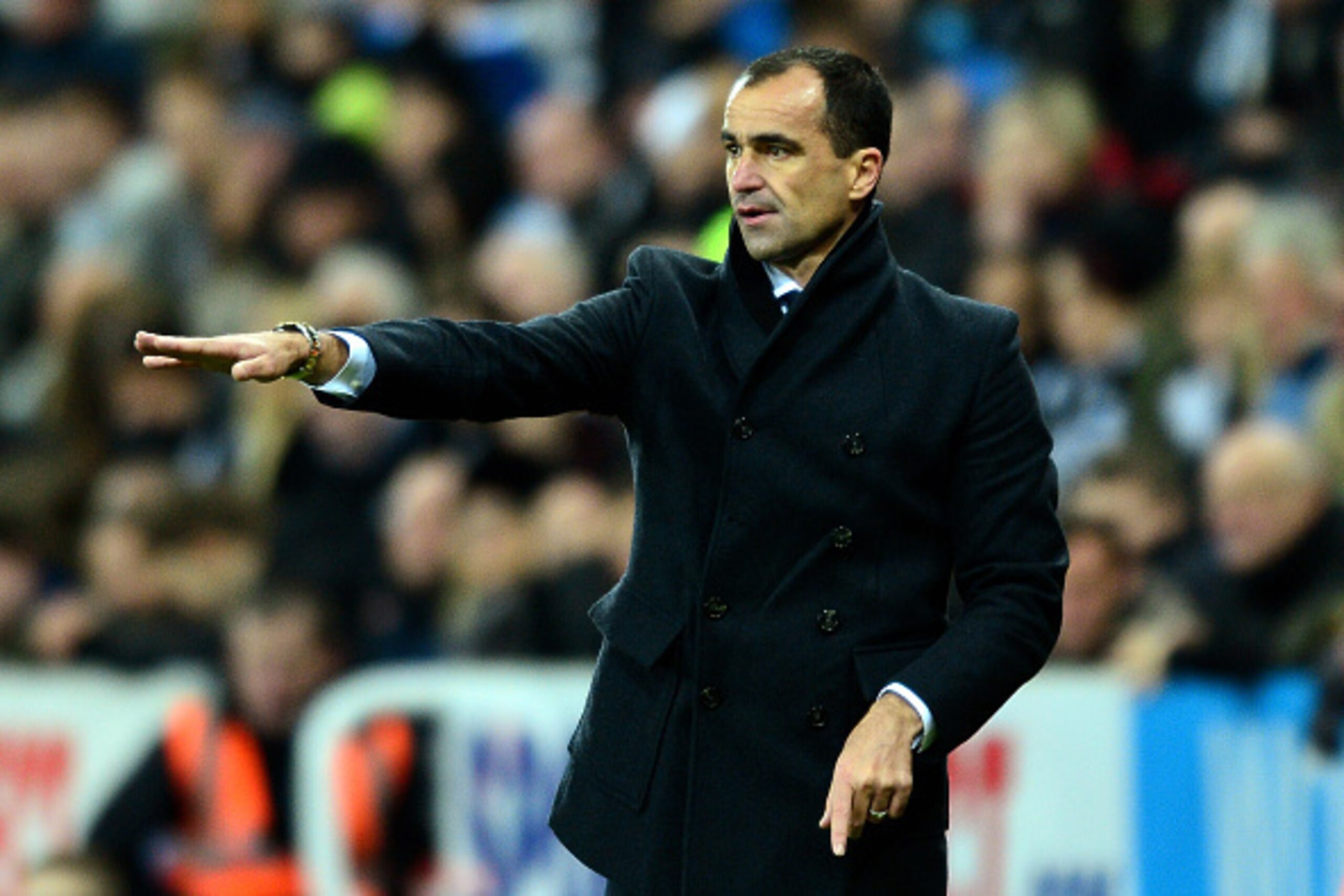 NEWCASTLE UPON TYNE, ENGLAND - DECEMBER 28:  Roberto Martinez the manager of Everton reacts during the Barclays Premier League match between Newcastle United and Everton at St James' Park on December 28, 2014 in Newcastle upon Tyne, England.  (Photo by Ma