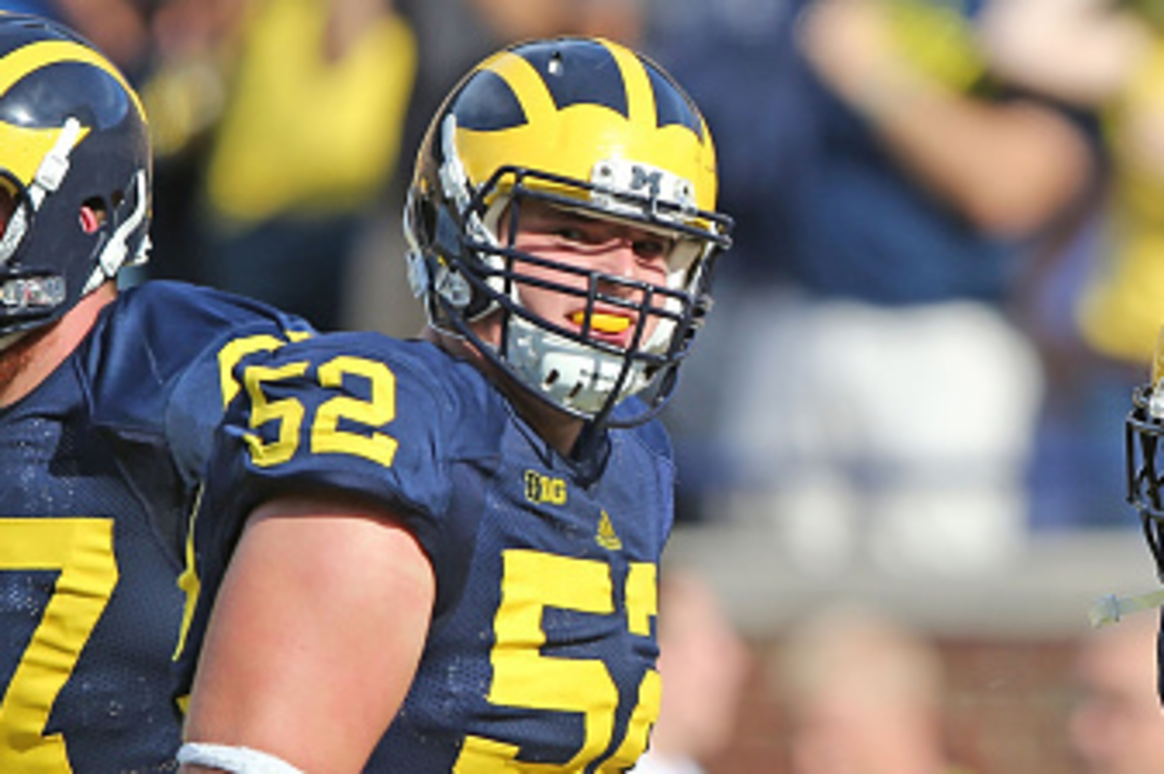 ANN ARBOR, MI - SEPTEMBER 27: De'Veon Smith #4 of the Michigan Wolverines celebrates with teammate Mason Cole #52 after scoring a first quarter touchdown during the game against the Minnesota Golden Gophers at Michigan Stadium on September 27, 2014 in An ANN ARBOR, MI - SEPTEMBER 27: De'Veon Smith #4 of the Michigan Wolverines celebrates with teammate Mason Cole #52 after scoring a first quarter touchdown during the game against the Minnesota Golden Gophers at Michigan Stadium on September 27, 2014 in An