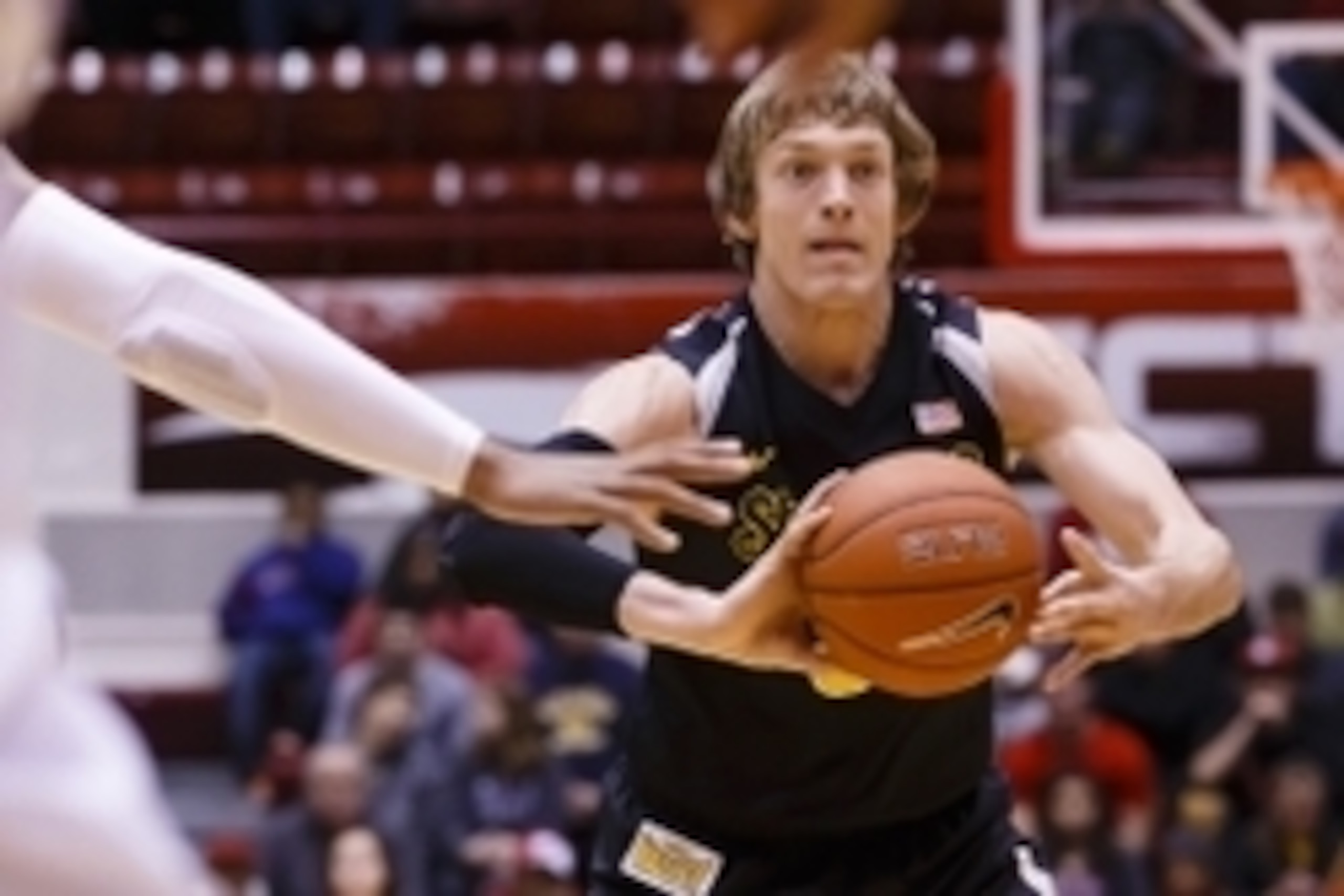 Dec 13, 2014; Detroit, MI, USA; Wichita State Shockers guard Ron Baker (31) passes the ball in the first half against the Detroit Titans at Calihan Hall. Mandatory Credit: Rick Osentoski-USA TODAY Sports Dec 13, 2014; Detroit, MI, USA; Wichita State Shockers guard Ron Baker (31) passes the ball in the first half against the Detroit Titans at Calihan Hall. Mandatory Credit: Rick Osentoski-USA TODAY Sports