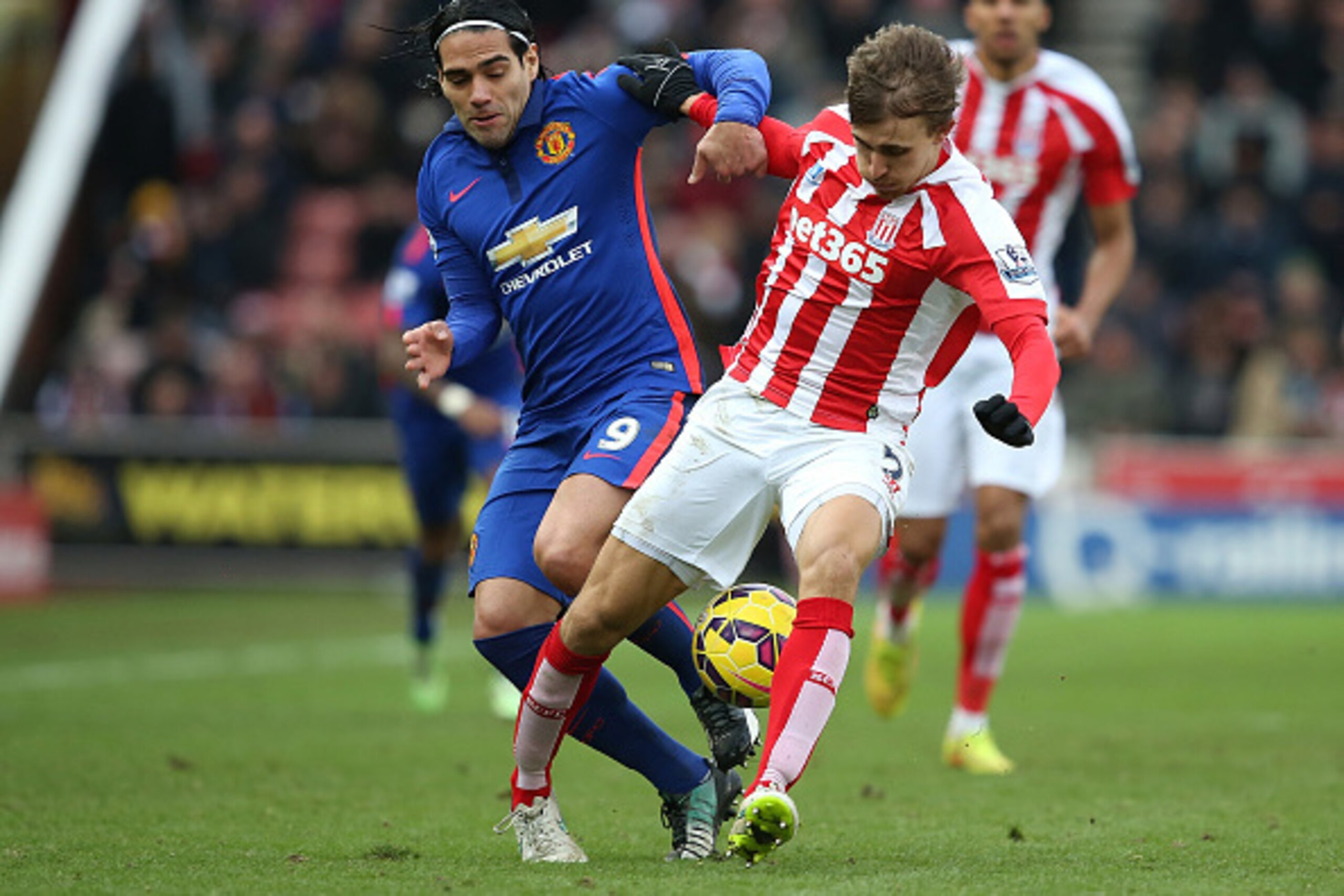 STOKE ON TRENT, ENGLAND - JANUARY 01:  Radamel Falcao of Manchester United  competes with Marc Muniesa of Stoke City during the Barclays Premier League match between Stoke City and Manchester United at Britannia Stadium on January 1, 2015 in Stoke on Tren