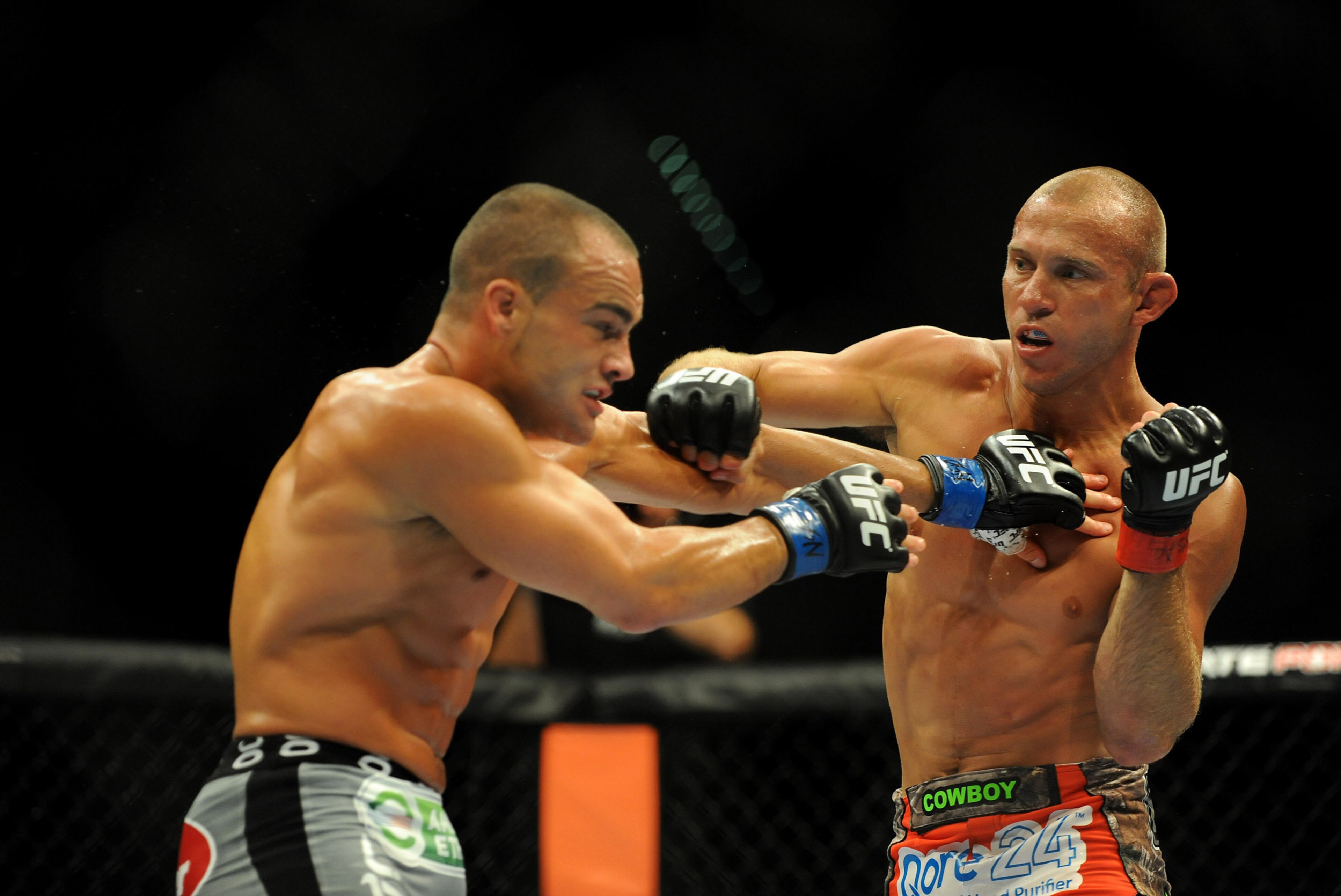 Sep 27, 2014; Las Vegas, NV, USA; Donald Cerrone (red gloves) fights Eddie Alvarez (blue gloves) during a lightweight fight at UFC 178 at MGM Grand Garden Arena. Mandatory Credit: Stephen R. Sylvanie-USA TODAY Sports Sep 27, 2014; Las Vegas, NV, USA; Donald Cerrone (red gloves) fights Eddie Alvarez (blue gloves) during a lightweight fight at UFC 178 at MGM Grand Garden Arena. Mandatory Credit: Stephen R. Sylvanie-USA TODAY Sports