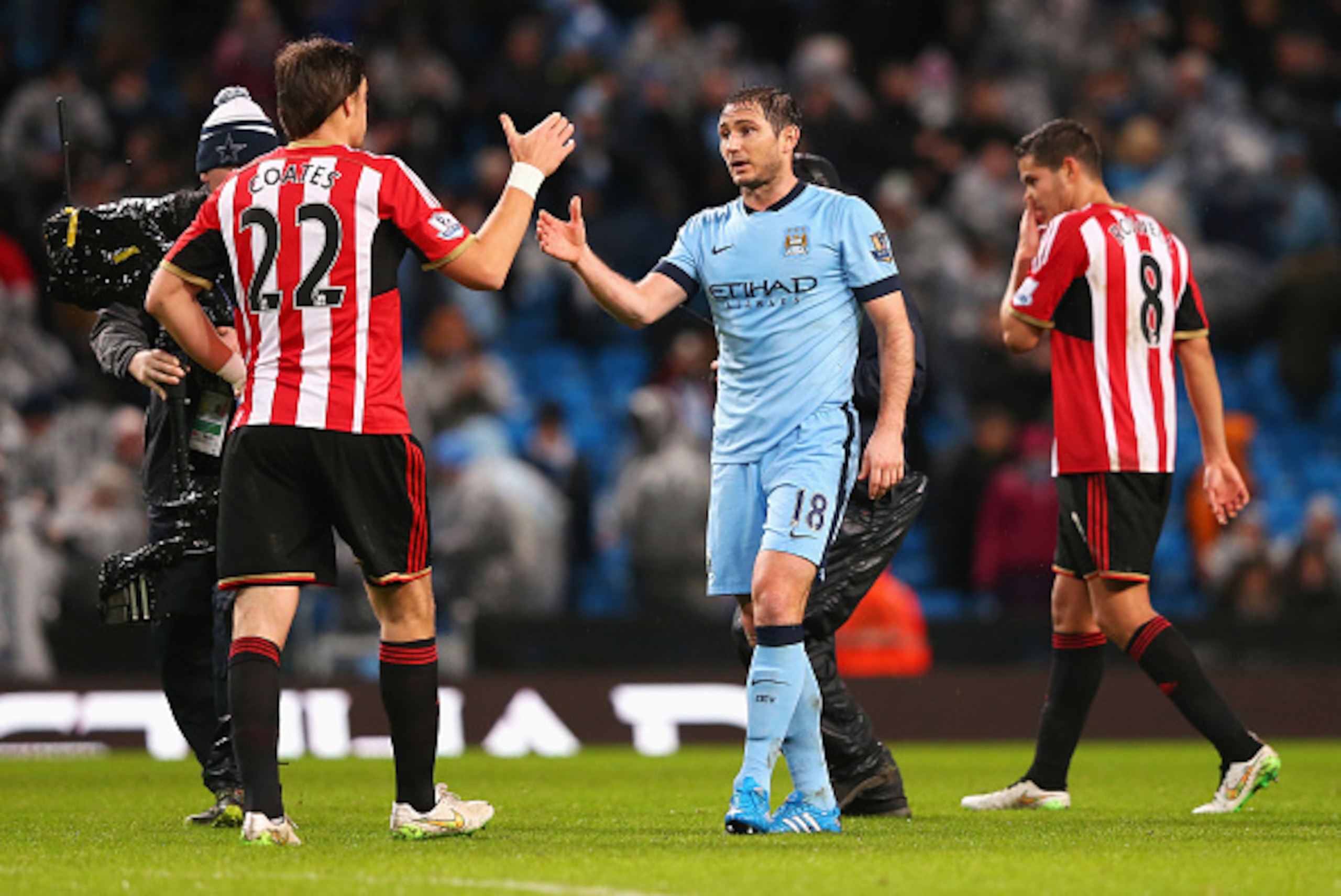 MANCHESTER, ENGLAND - JANUARY 01:  Frank Lampard of Manchester City shakes hands with Sebastian Coates of Sunderland after the Barclays Premier League match between Manchester City and Sunderland at Etihad Stadium on January 1, 2015 in Manchester, England