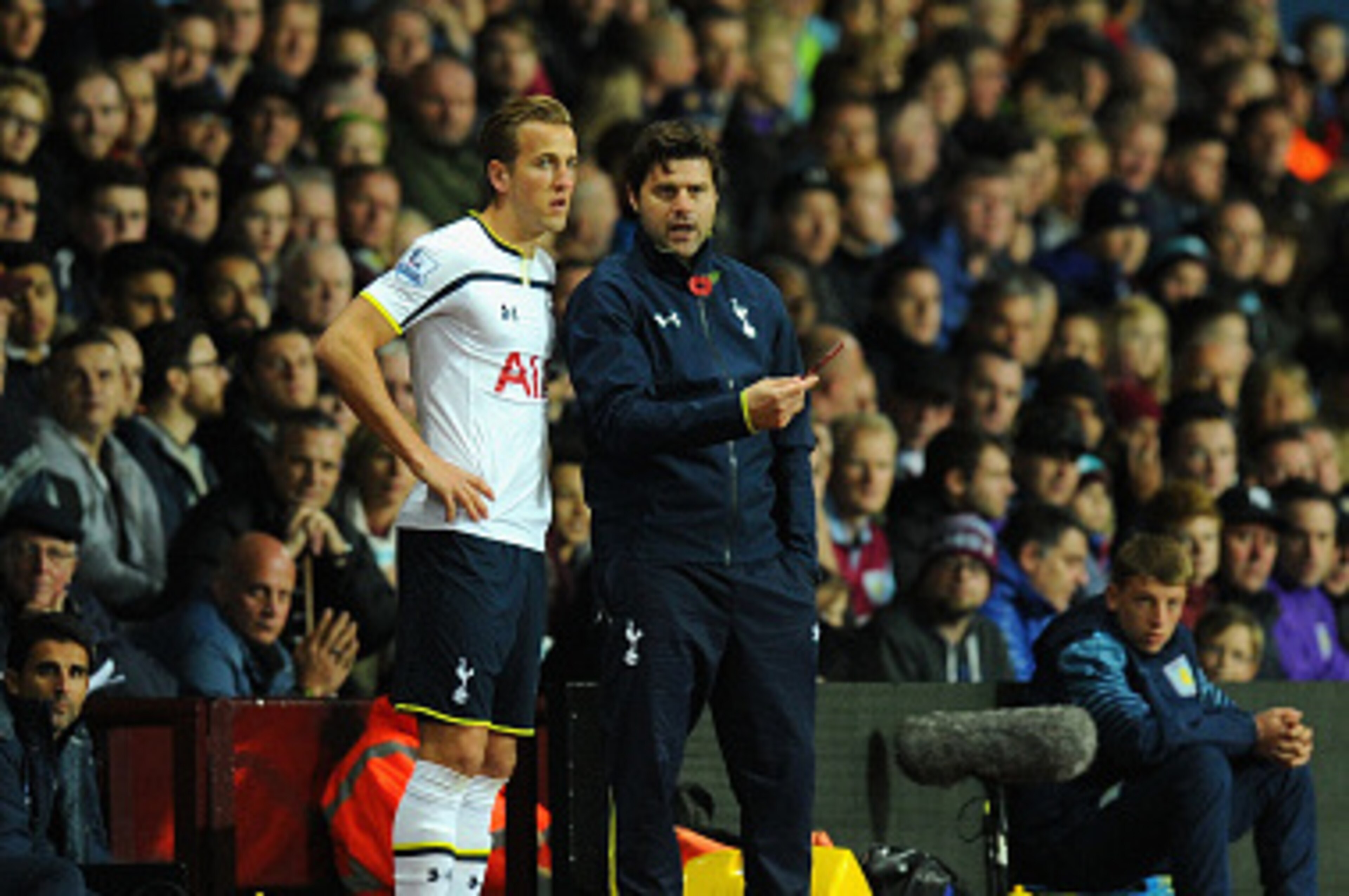 BIRMINGHAM, ENGLAND - NOVEMBER 02: Spurs striker Harry Kane is spoke to by manager Mauricio Pochettino (r) before coming on to score the winning goal during the Barclays Premier League match between Aston Villa and Tottenham Hotspur at Villa Park on Nove BIRMINGHAM, ENGLAND - NOVEMBER 02: Spurs striker Harry Kane is spoke to by manager Mauricio Pochettino (r) before coming on to score the winning goal during the Barclays Premier League match between Aston Villa and Tottenham Hotspur at Villa Park on Nove