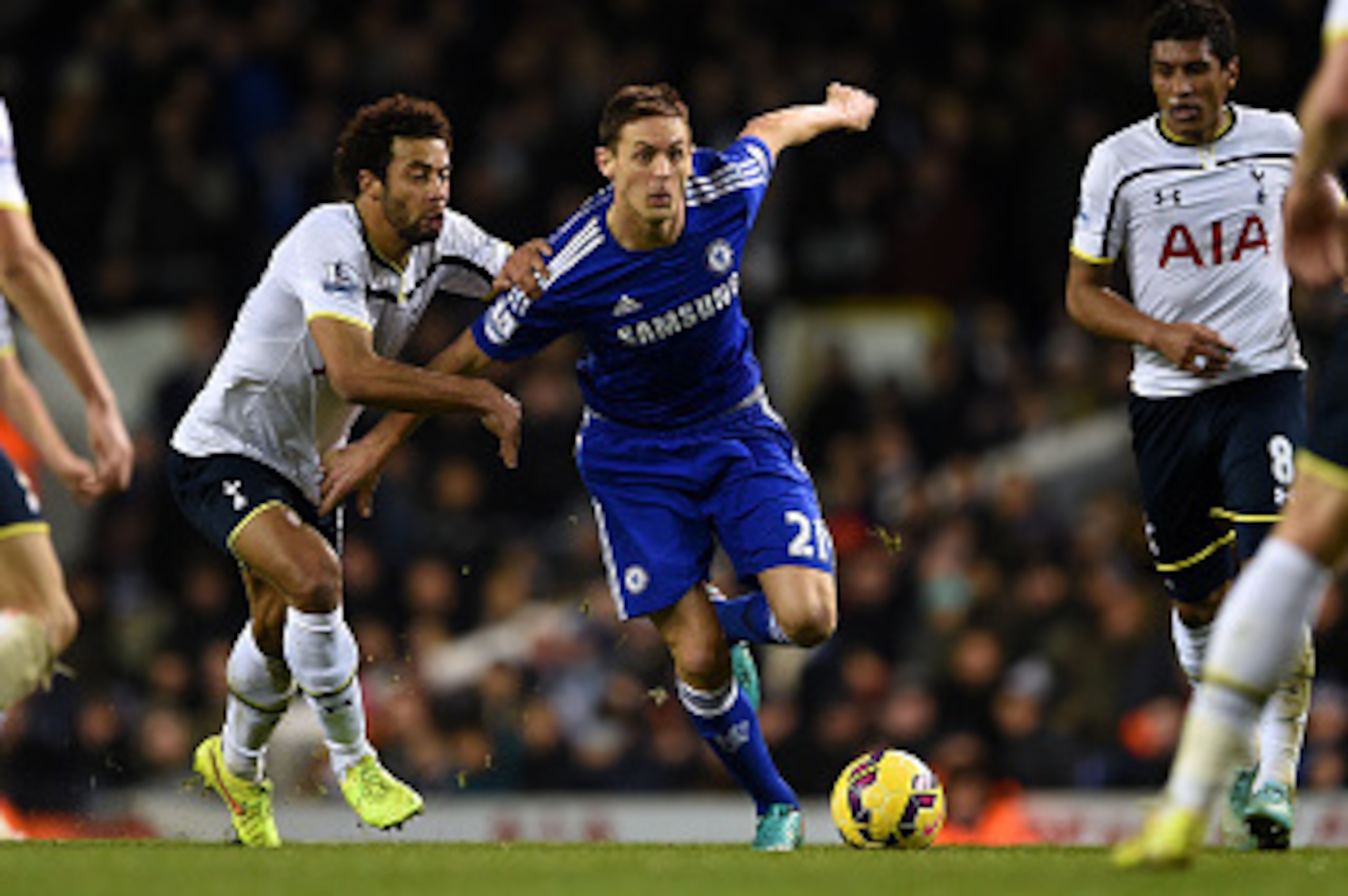 LONDON, ENGLAND - JANUARY 01:  Nemanja Matic of Chelsea attempts to break through the Spurs midfield during the Barclays Premier League match between Tottenham Hotspur and Chelsea at White Hart Lane on January 1, 2015 in London, England.  (Photo by Michae