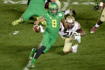 PASADENA, CA - JANUARY 01:  Quarterback Marcus Mariota #8 of the Oregon Ducks runs with the ball against the Florida State Seminoles during the College Football Playoff Semifinal at the Rose Bowl Game presented by Northwestern Mutual at the Rose Bowl on J