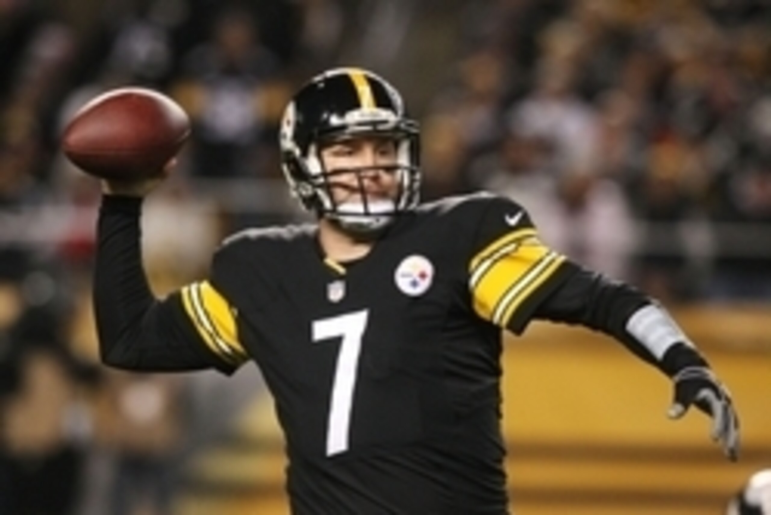 Dec 28, 2014; Pittsburgh, PA, USA; Pittsburgh Steelers quarterback Ben Roethlisberger (7) throws a pass against the Cincinnati Bengals in the second half at Heinz Field. The Steelers won the game, 27-17. Mandatory Credit: Jason Bridge-USA TODAY Sports Dec 28, 2014; Pittsburgh, PA, USA; Pittsburgh Steelers quarterback Ben Roethlisberger (7) throws a pass against the Cincinnati Bengals in the second half at Heinz Field. The Steelers won the game, 27-17. Mandatory Credit: Jason Bridge-USA TODAY Sports